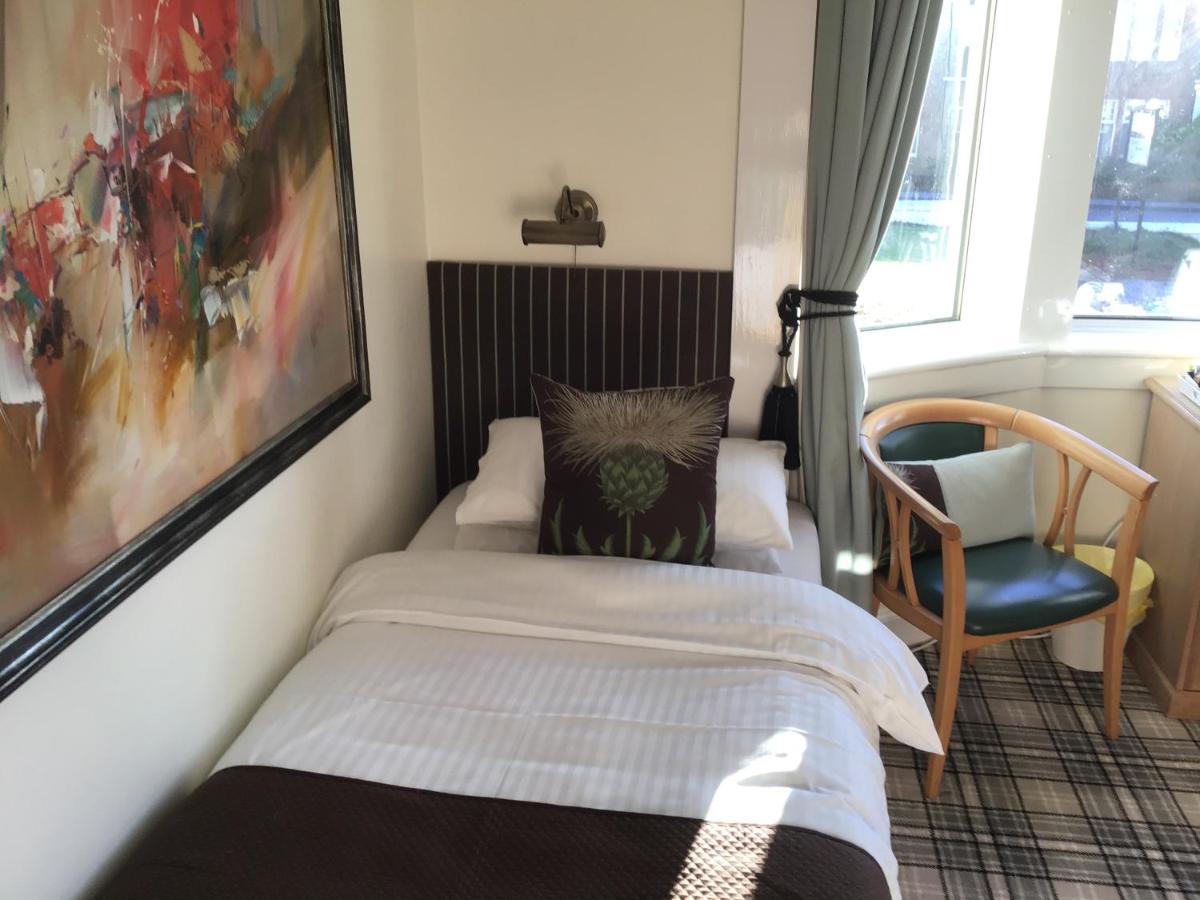 Triple Room with Private Bathroom photo 3