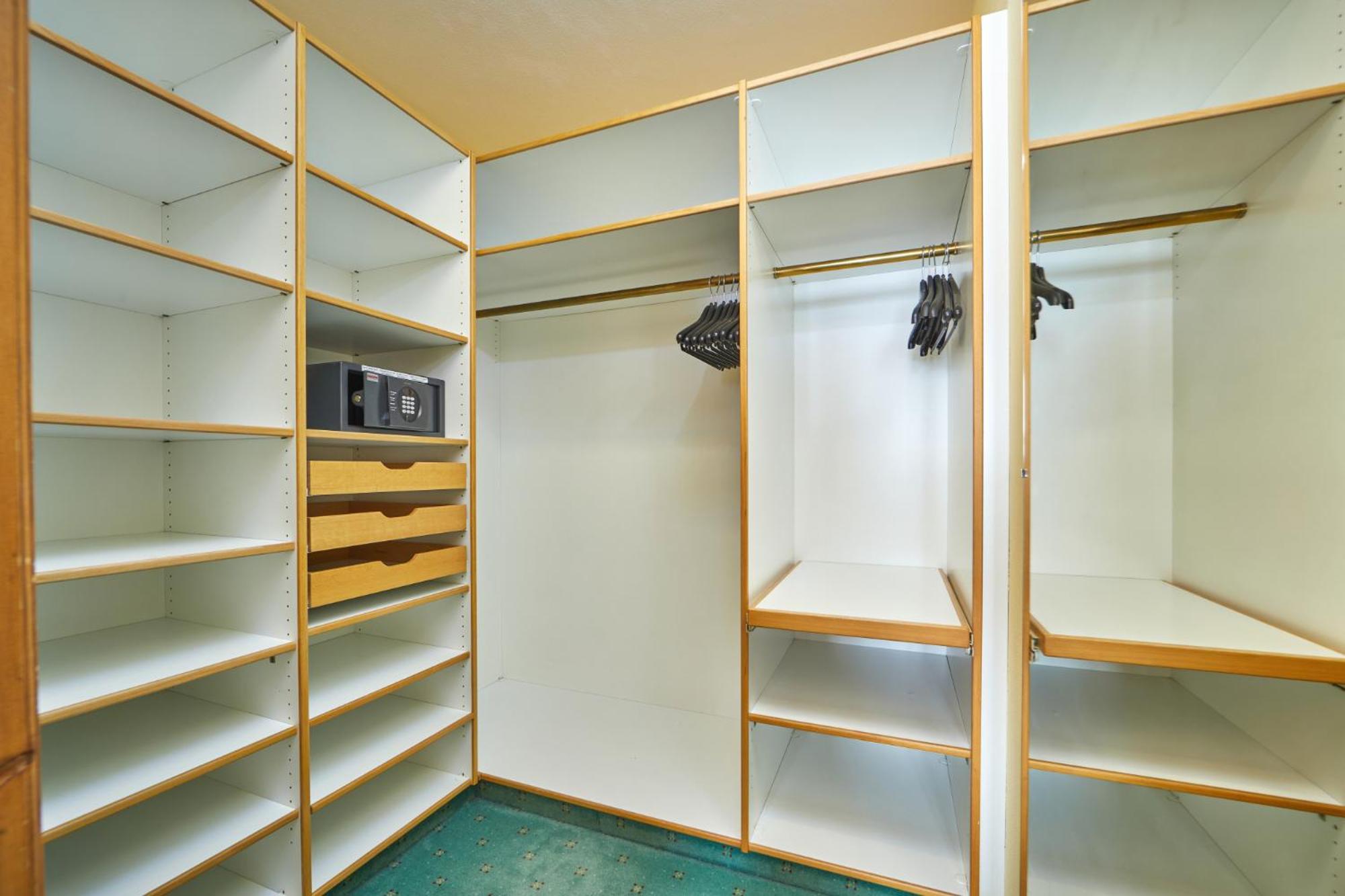 Suite up to 197 ft² - Photo 1
