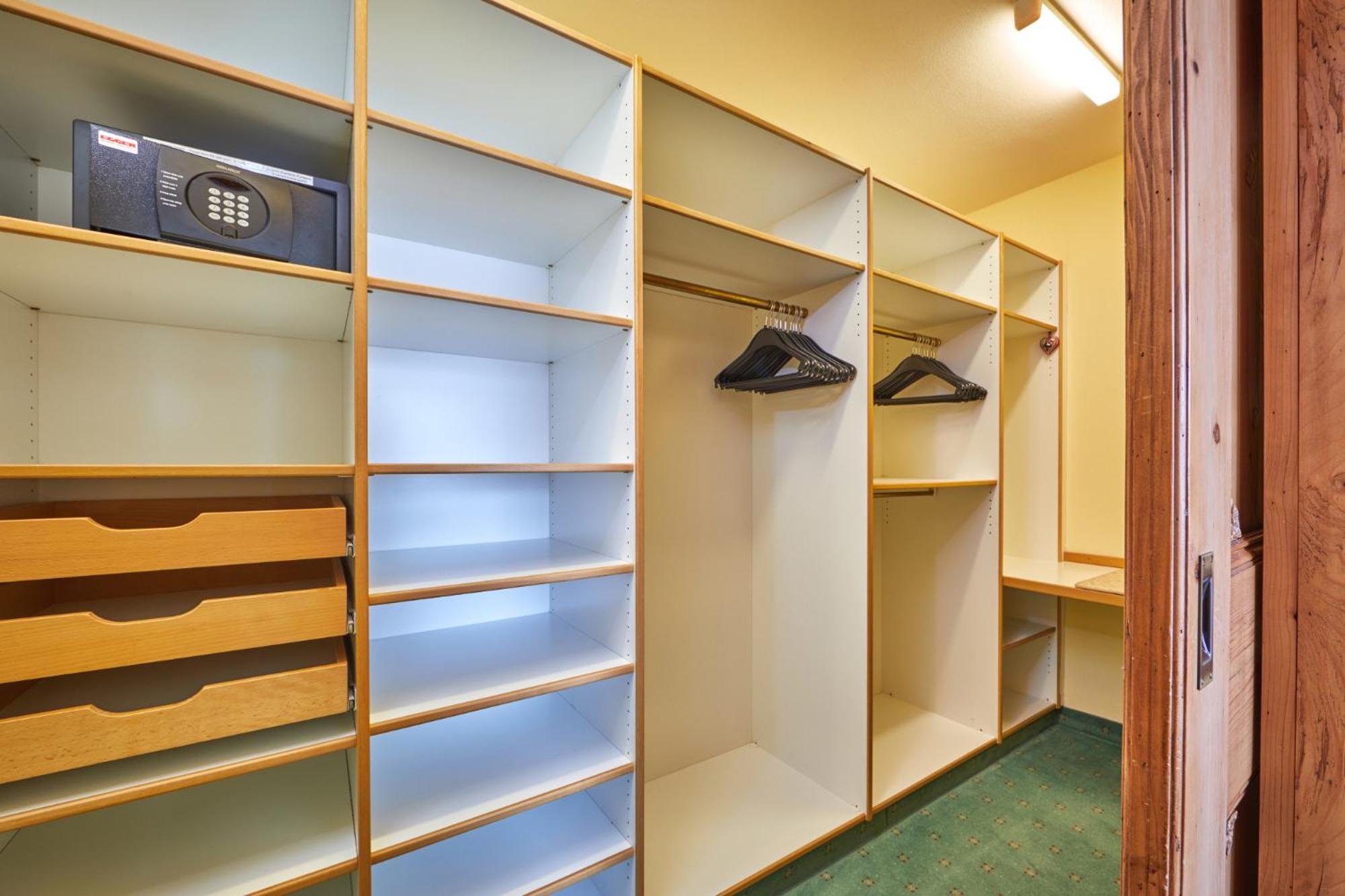 Suite up to 230 ft² - Photo 1