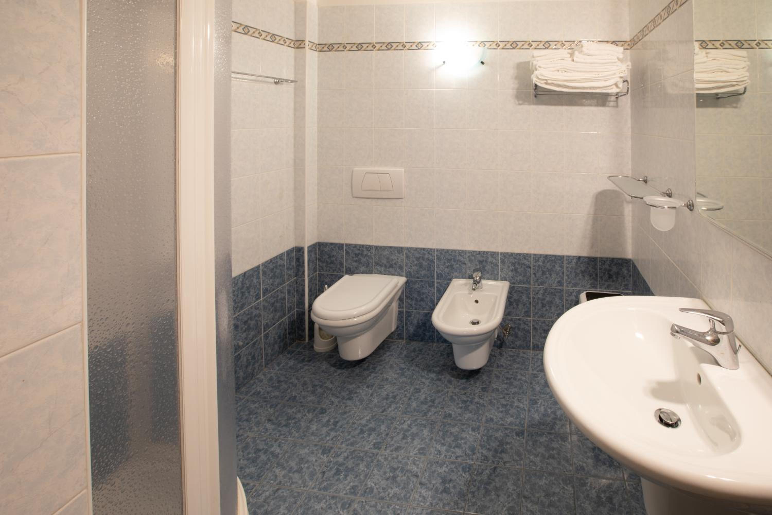 Two-Bedroom Apartment (2 Adults + 4 Children) photo 3