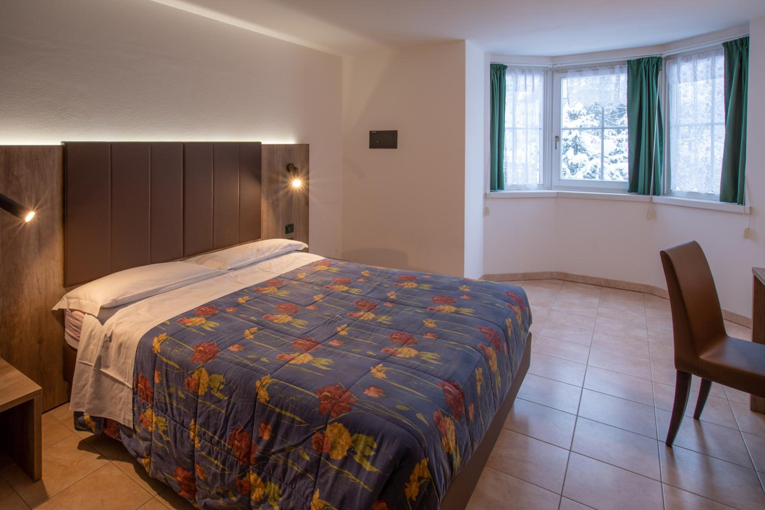 One-Bedroom Apartment (2 Adults + 2 Children) photo 2