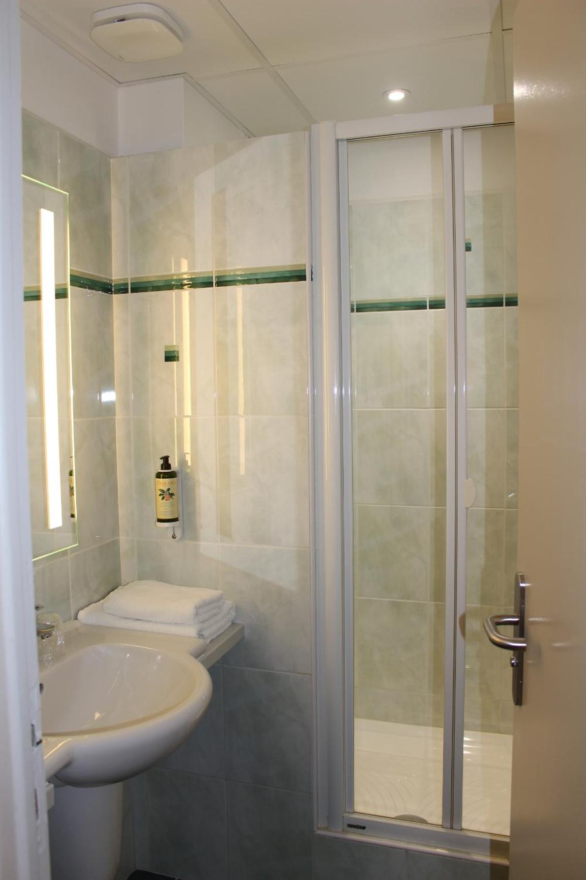 Superior Double or Twin Room - Photo 8