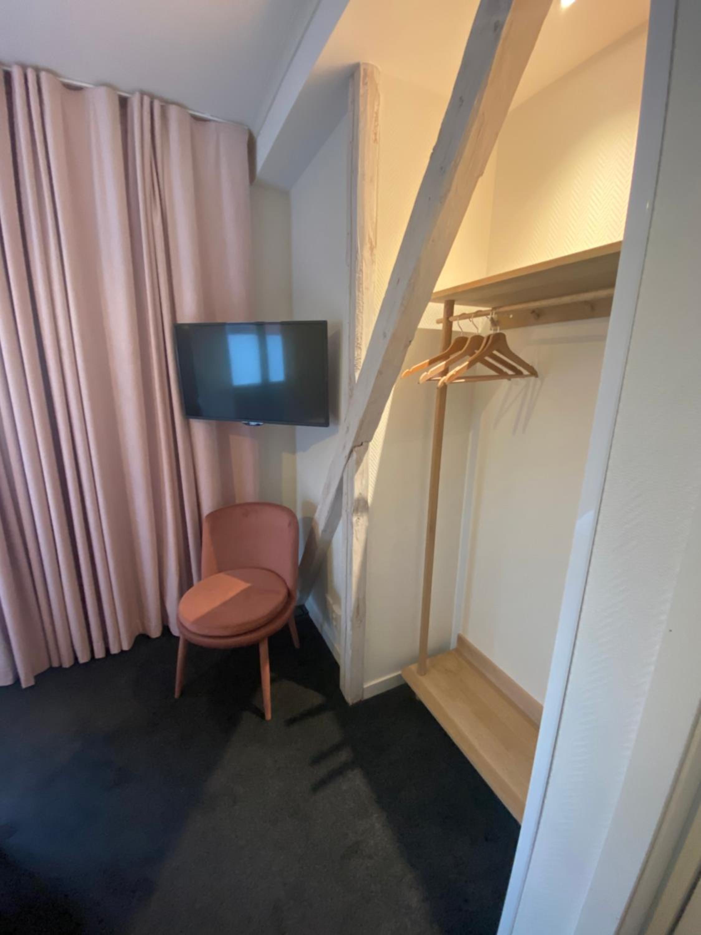 Double Room - Photo 6