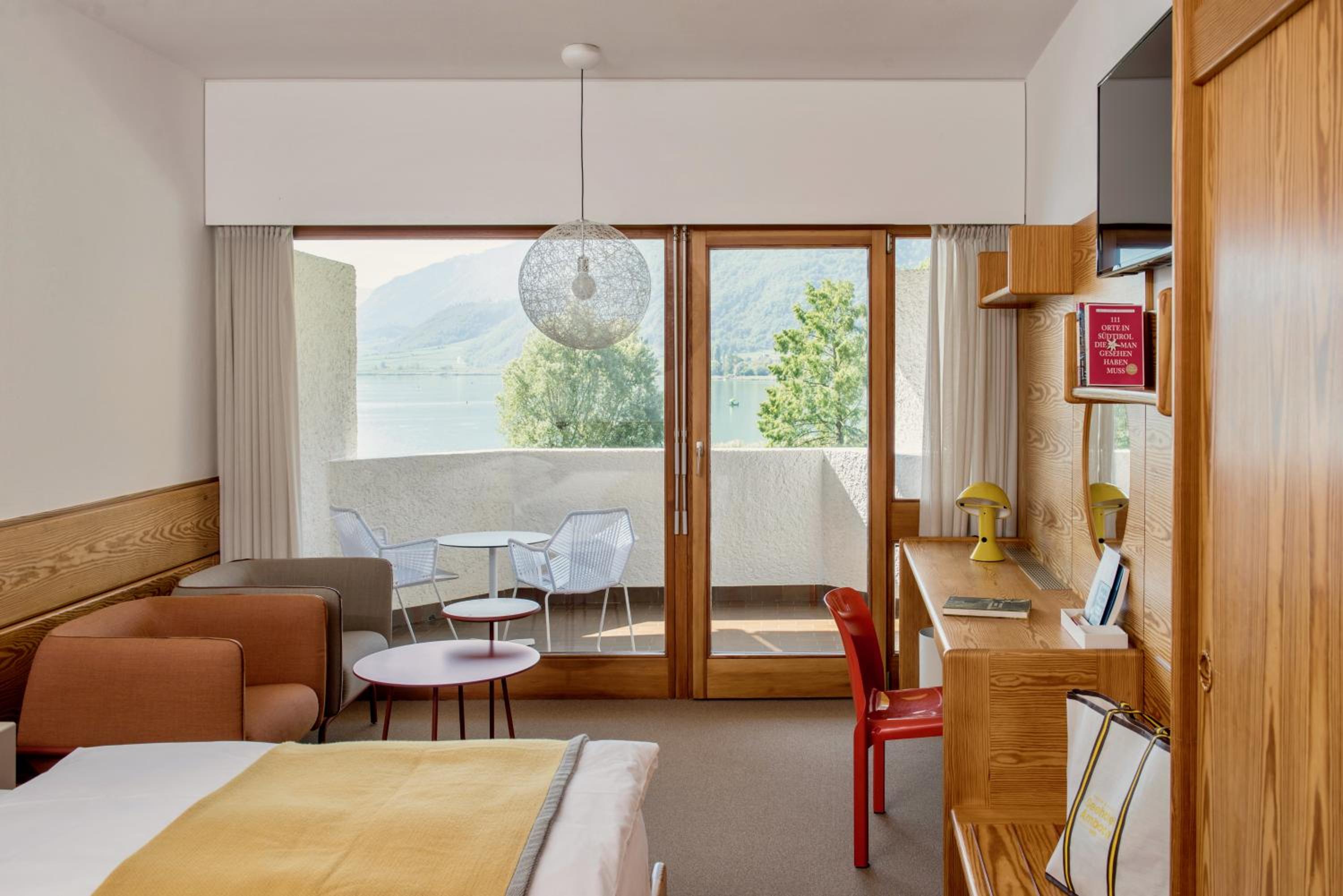 Small Double Room with Balcony and Lakeview