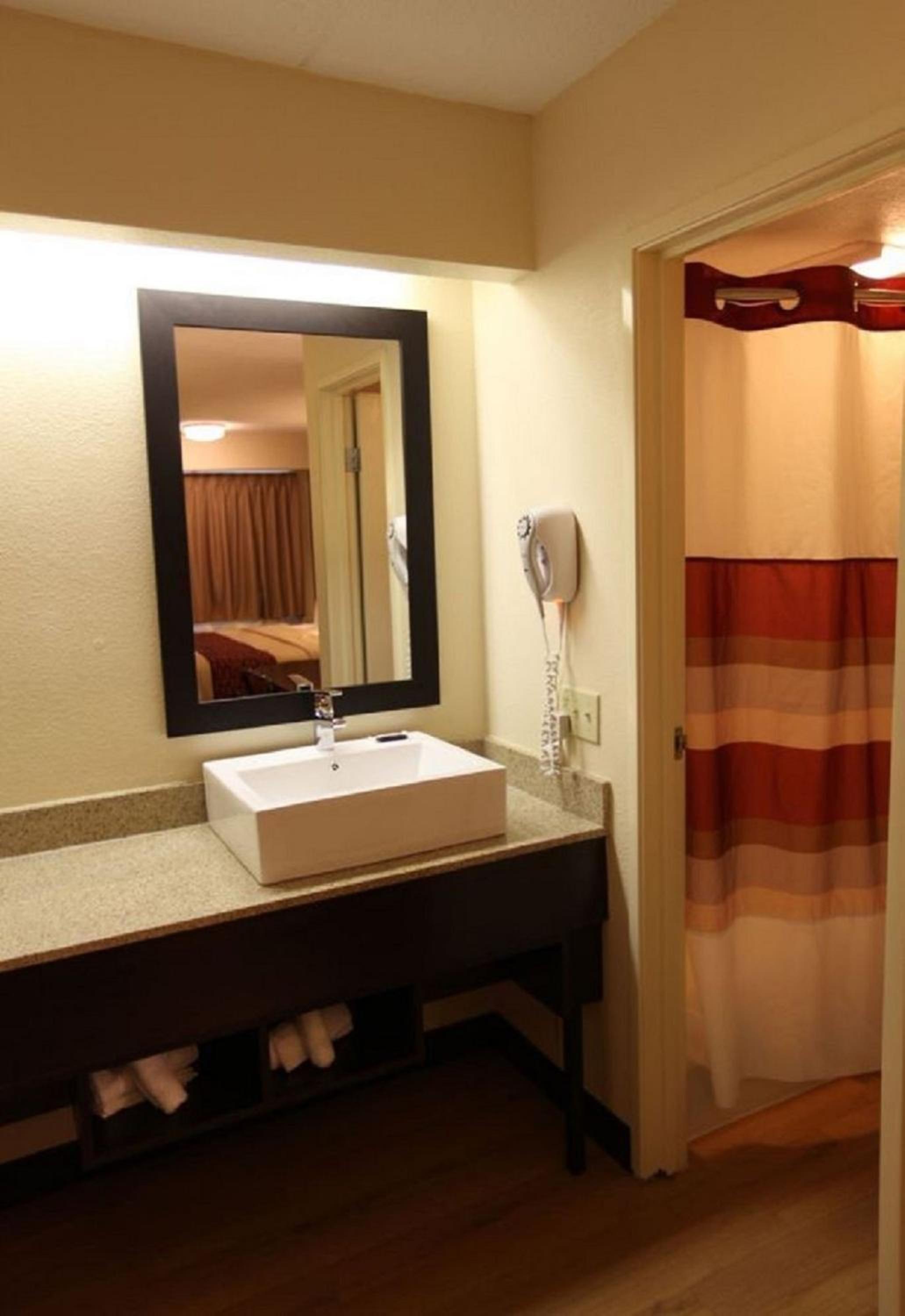Deluxe Room with Two Double Beds Smoke Free - Photo 5
