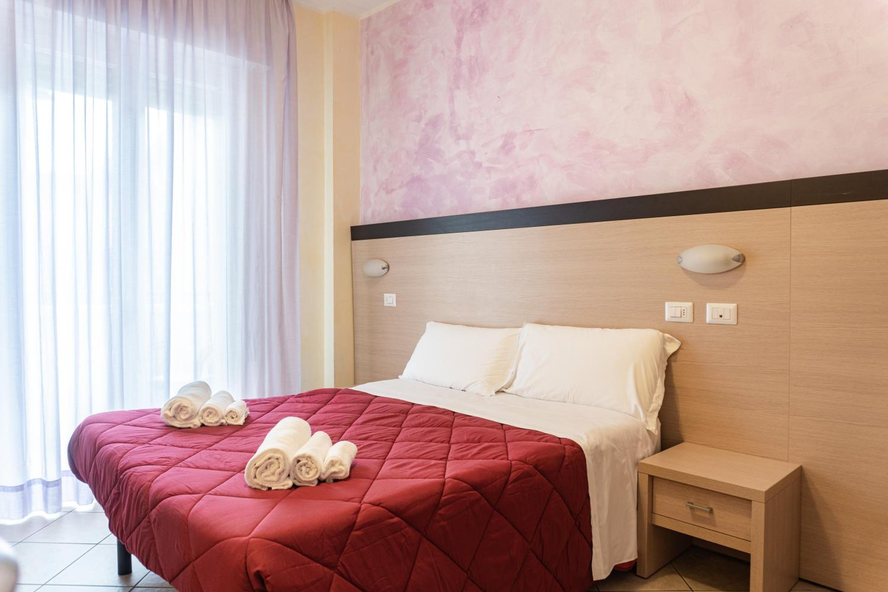 Double or Twin Room - Photo 8