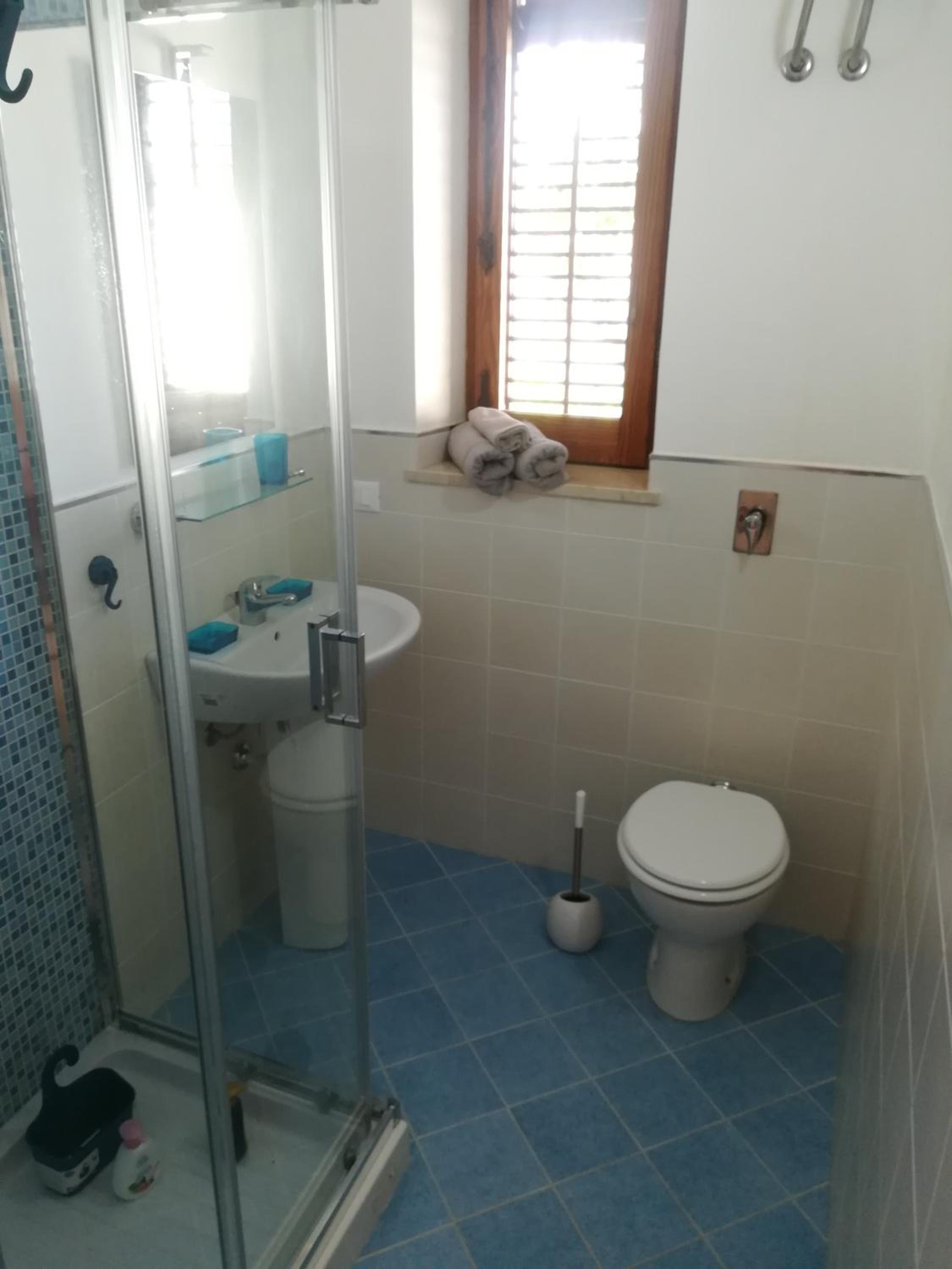 Two-Bedroom House - Photo 23