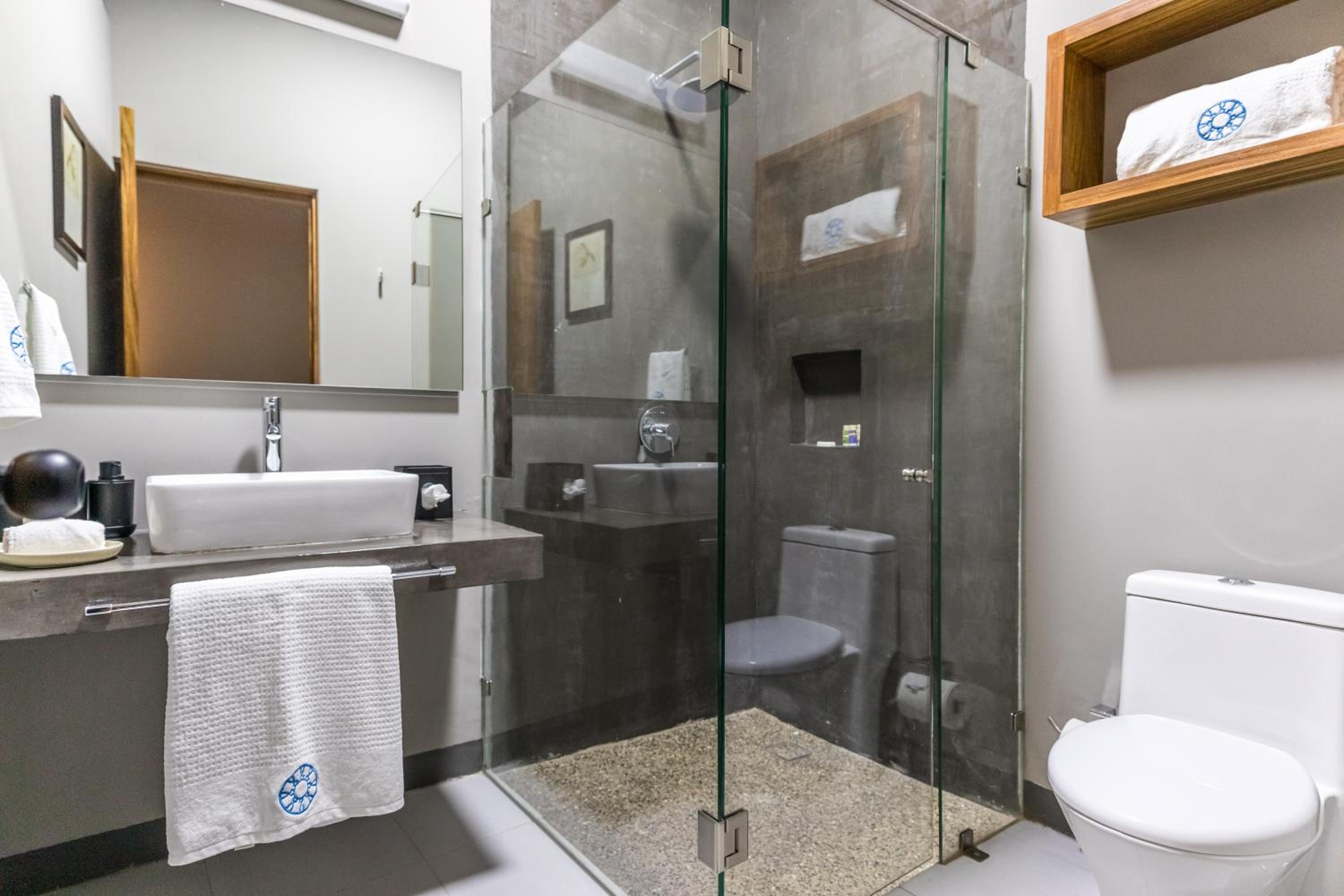 Double Room - Photo 9