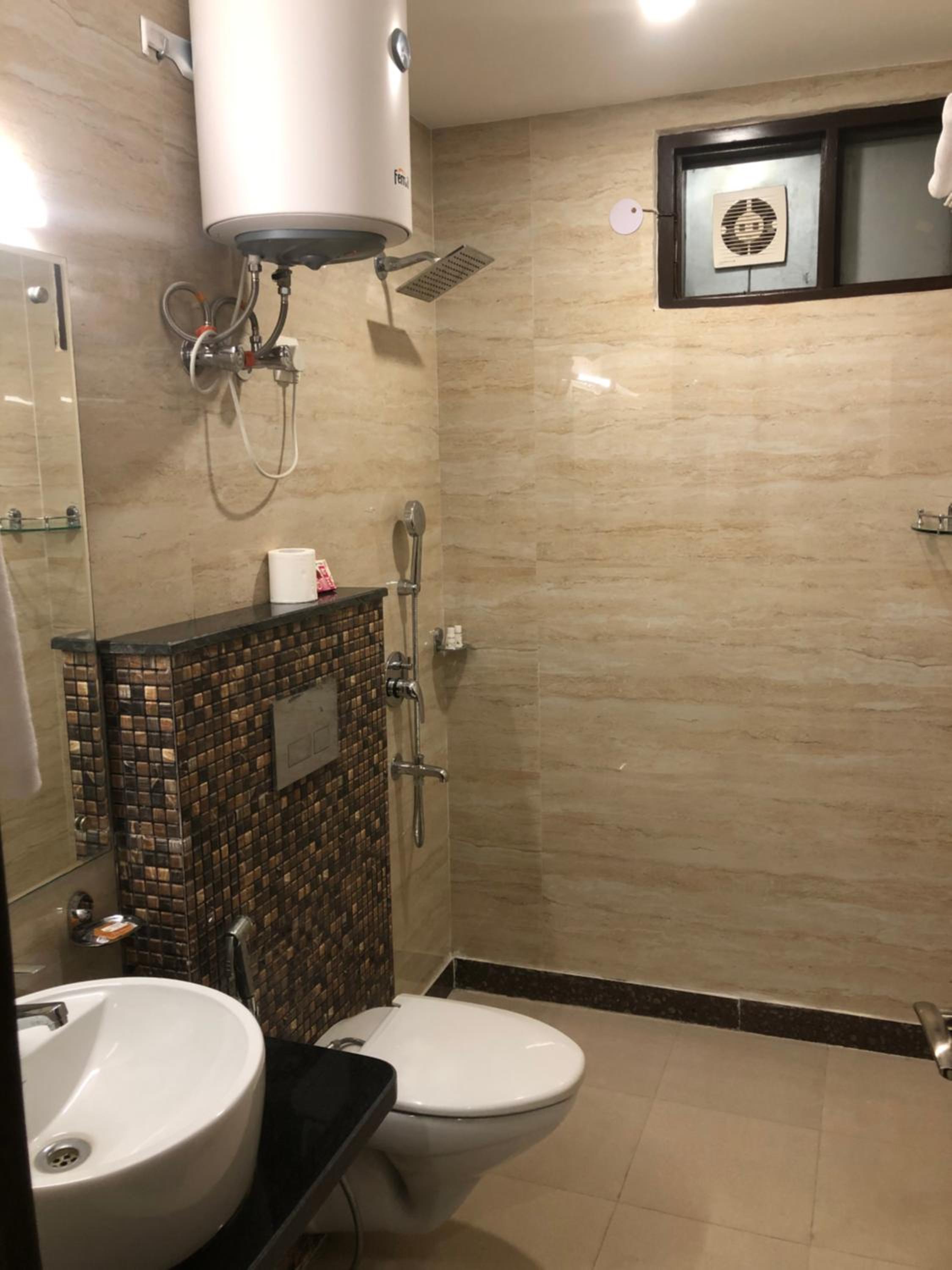Deluxe Double Room with Balcony - Photo 2