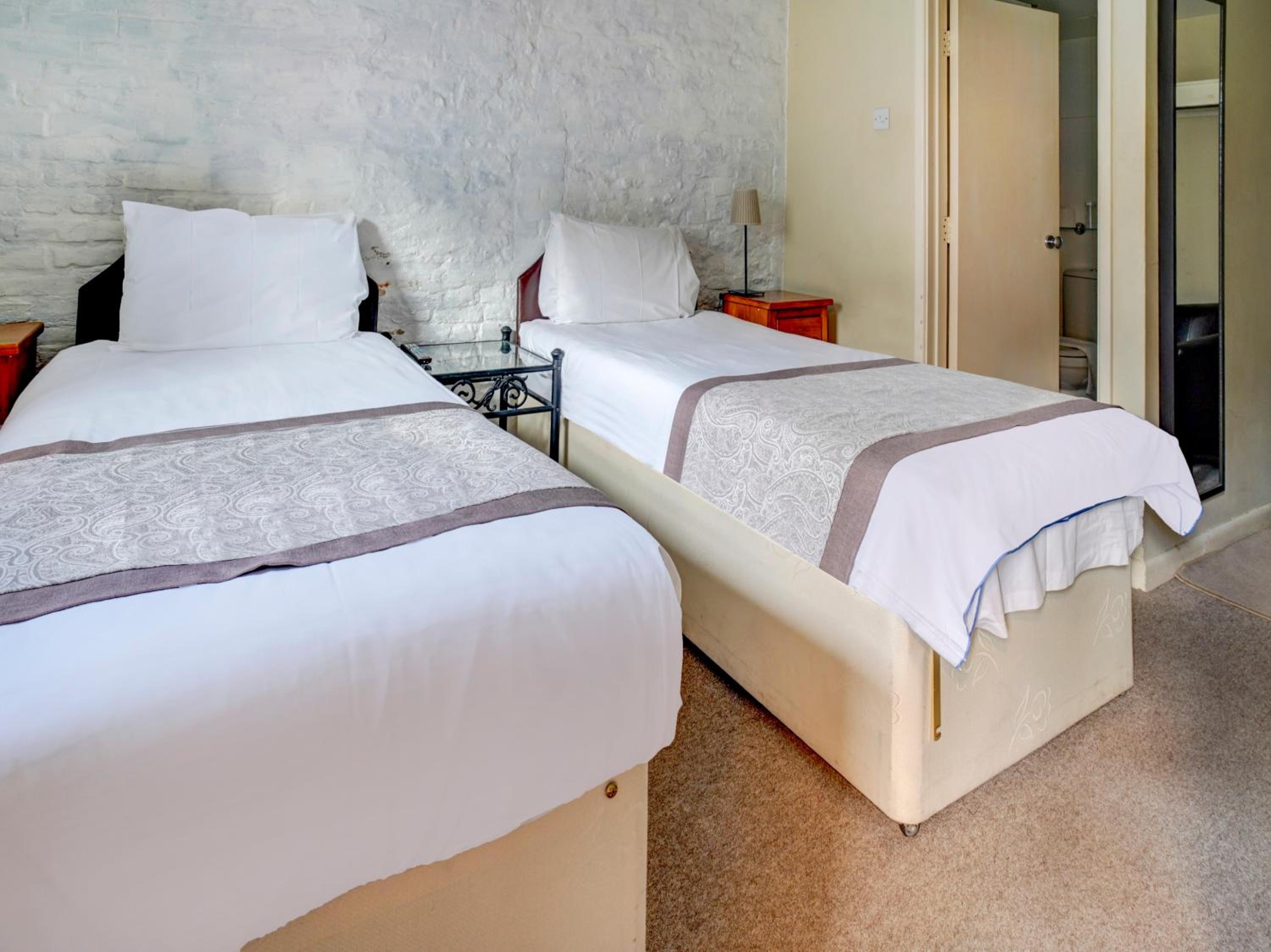 Standard Twin Room photo 3