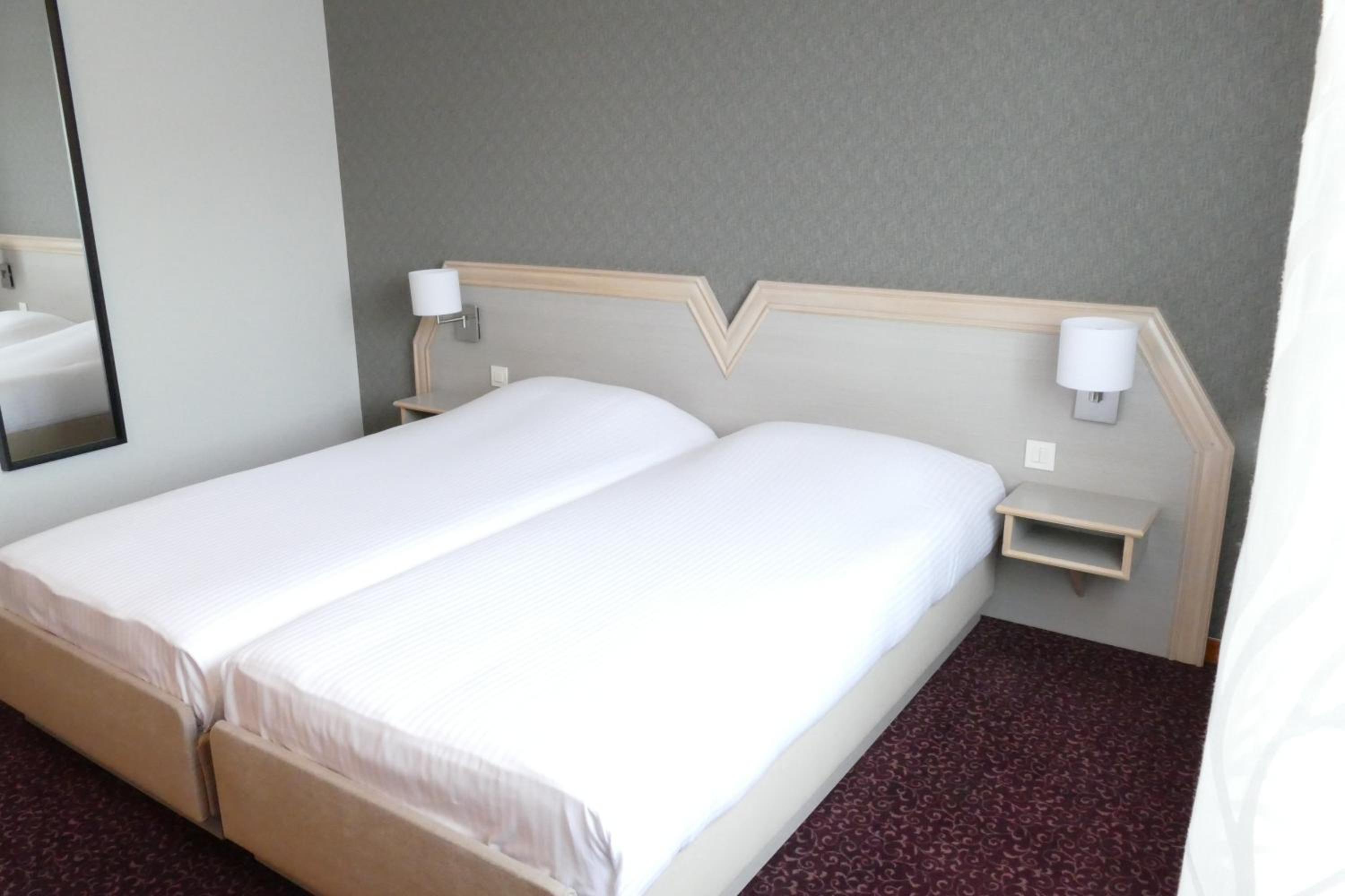 Double or Twin Room - Photo 6