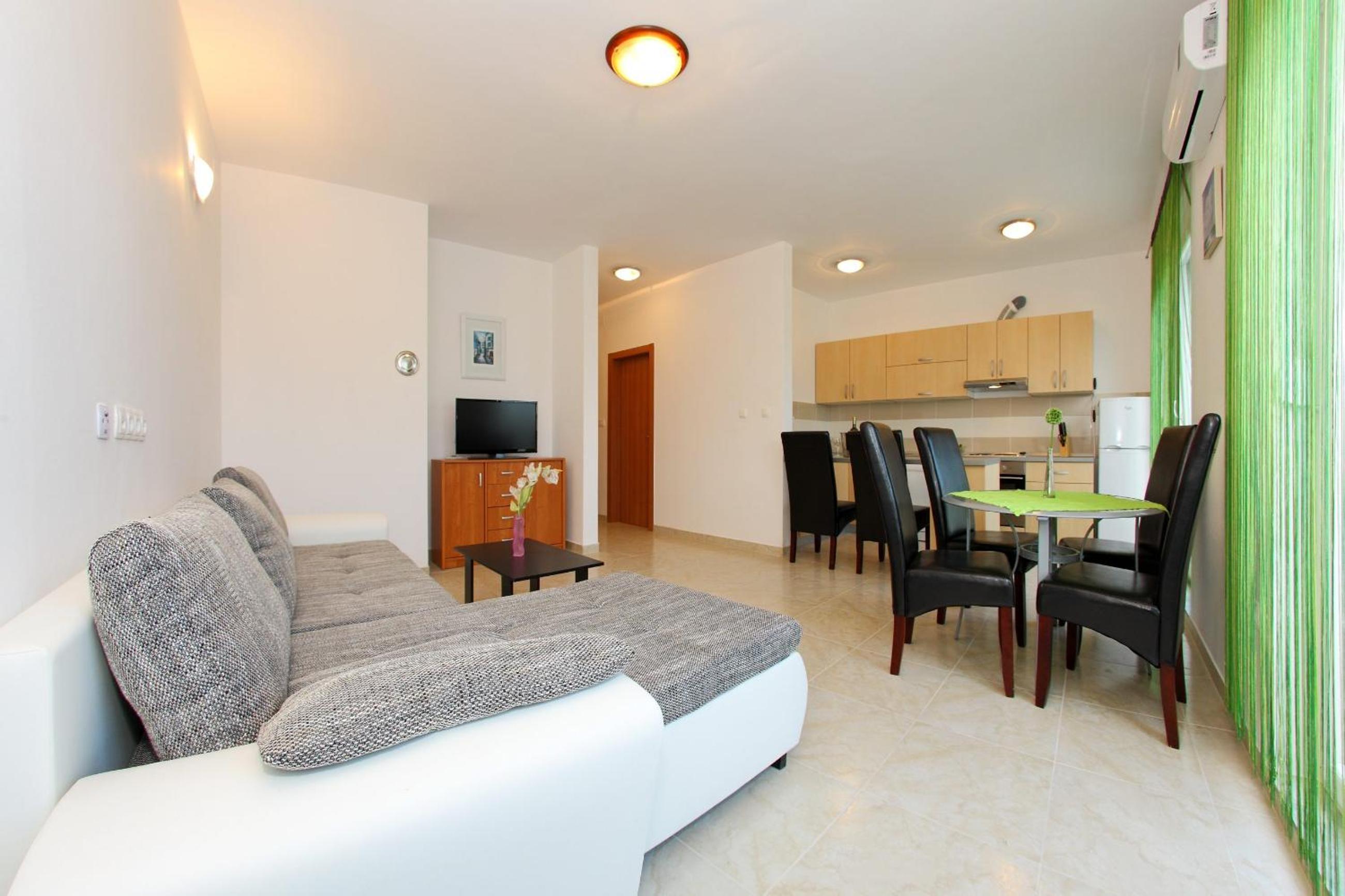 Two-Bedroom Apartment with Terrace photo 3