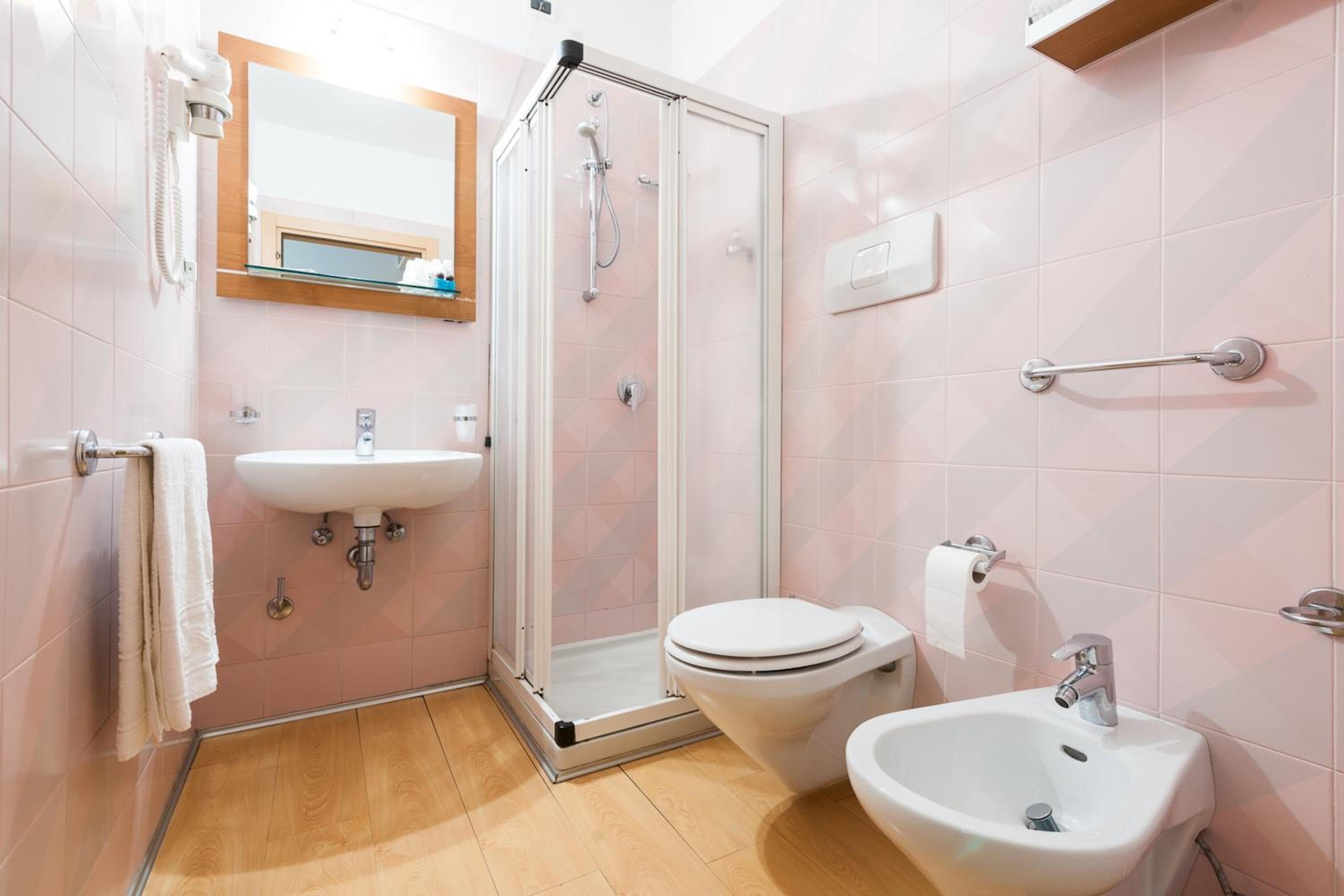 Triple Room with Balcony - Photo 5
