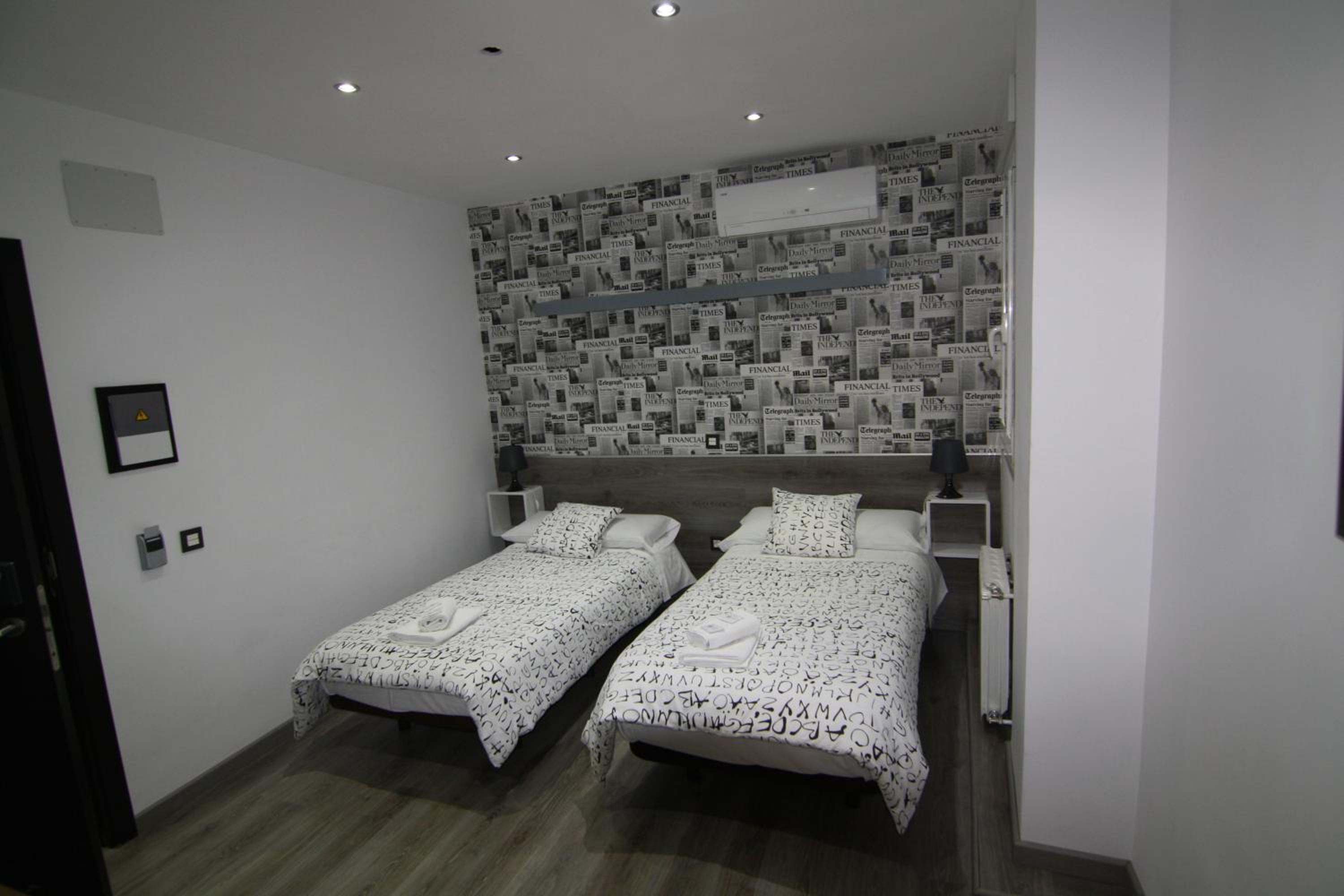 Twin Room - Photo 3