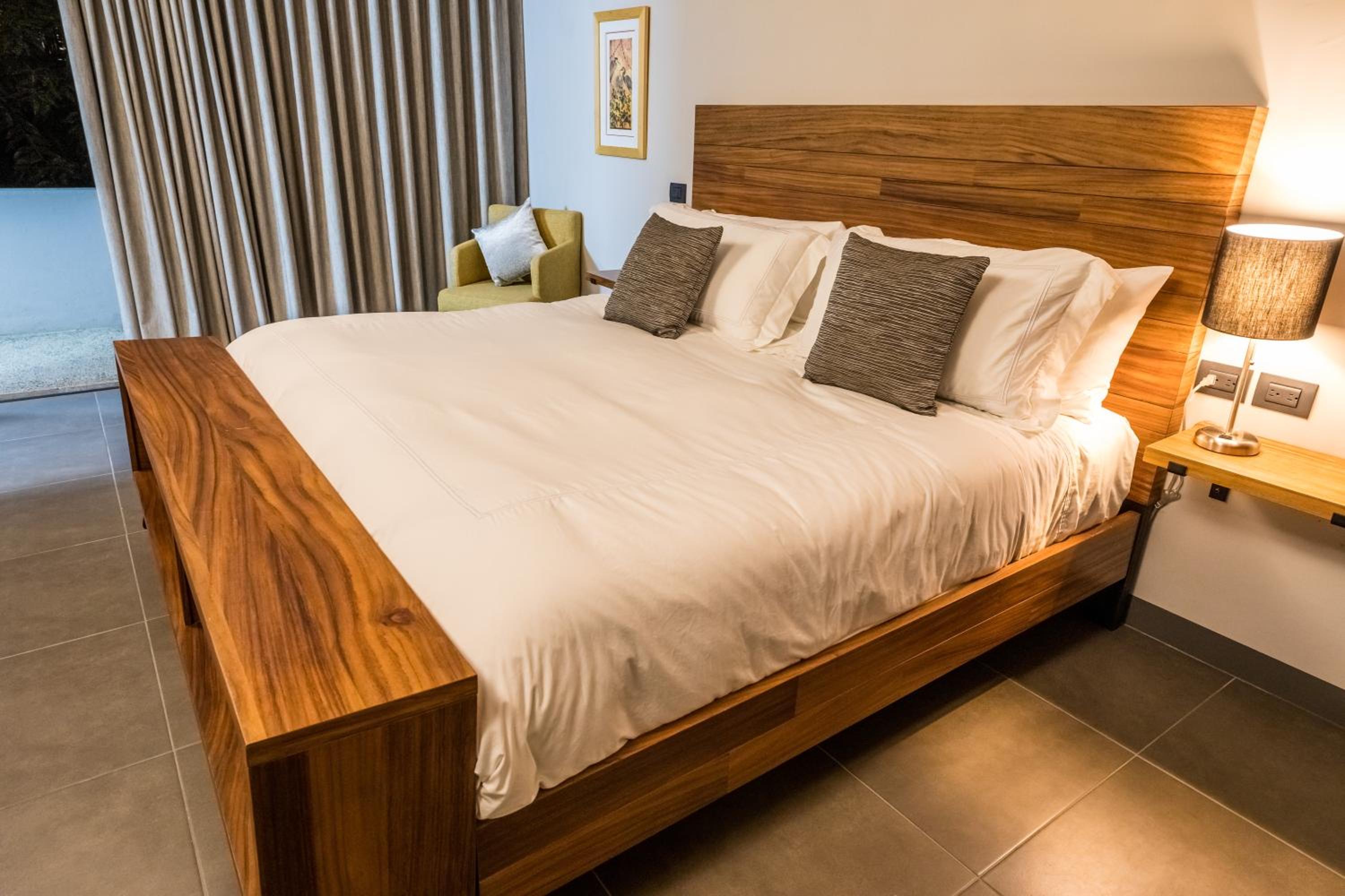 Deluxe Double Room with Bath - Photo 1