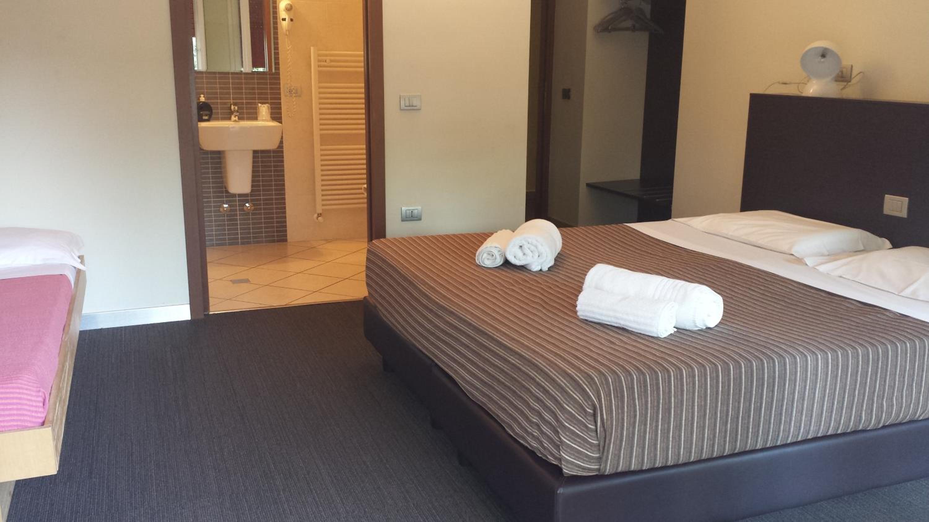 Quadruple Room - Photo 1