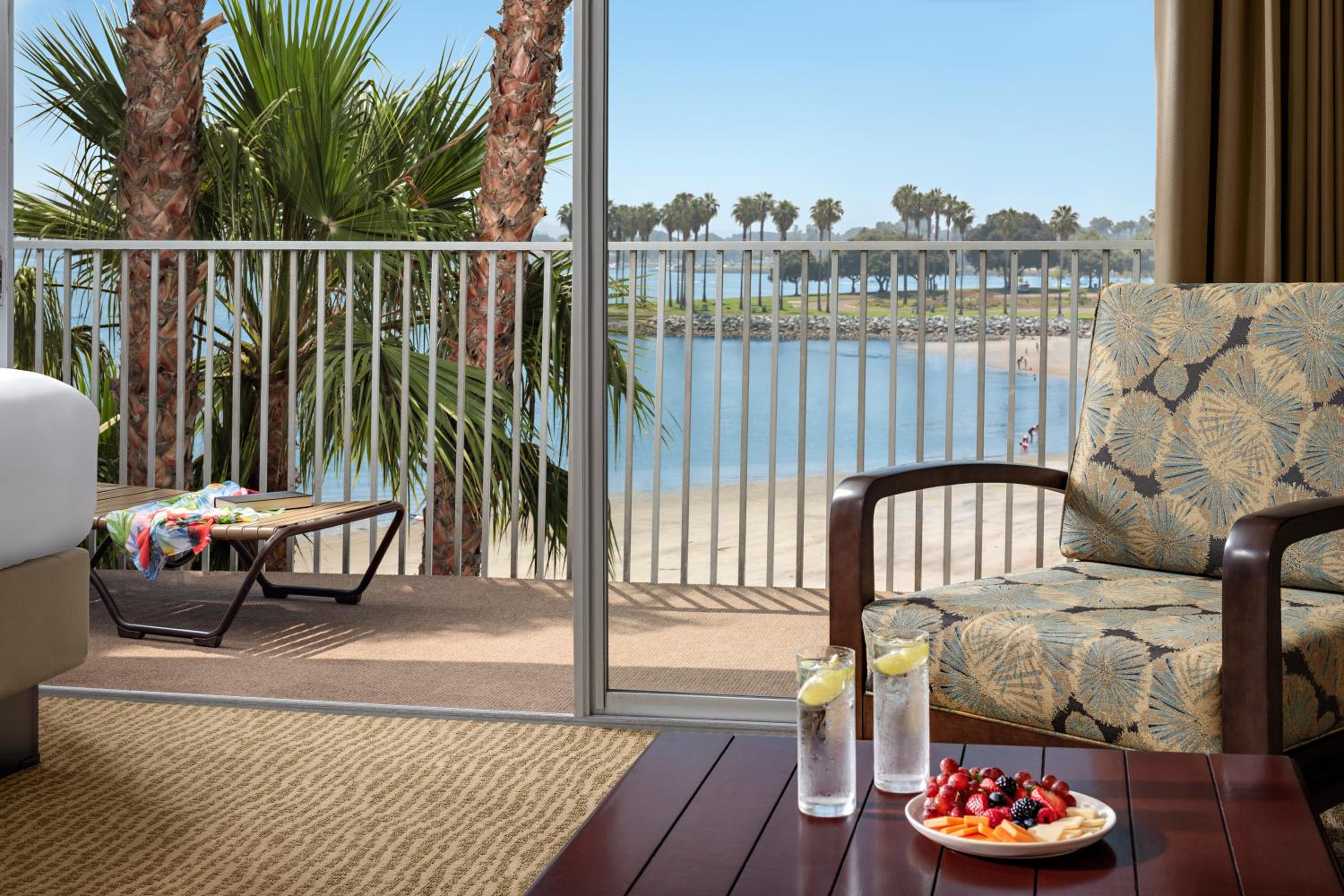 Suite, 1 Queen Bed, Bay View (Executive Suite King) thumbnail 6