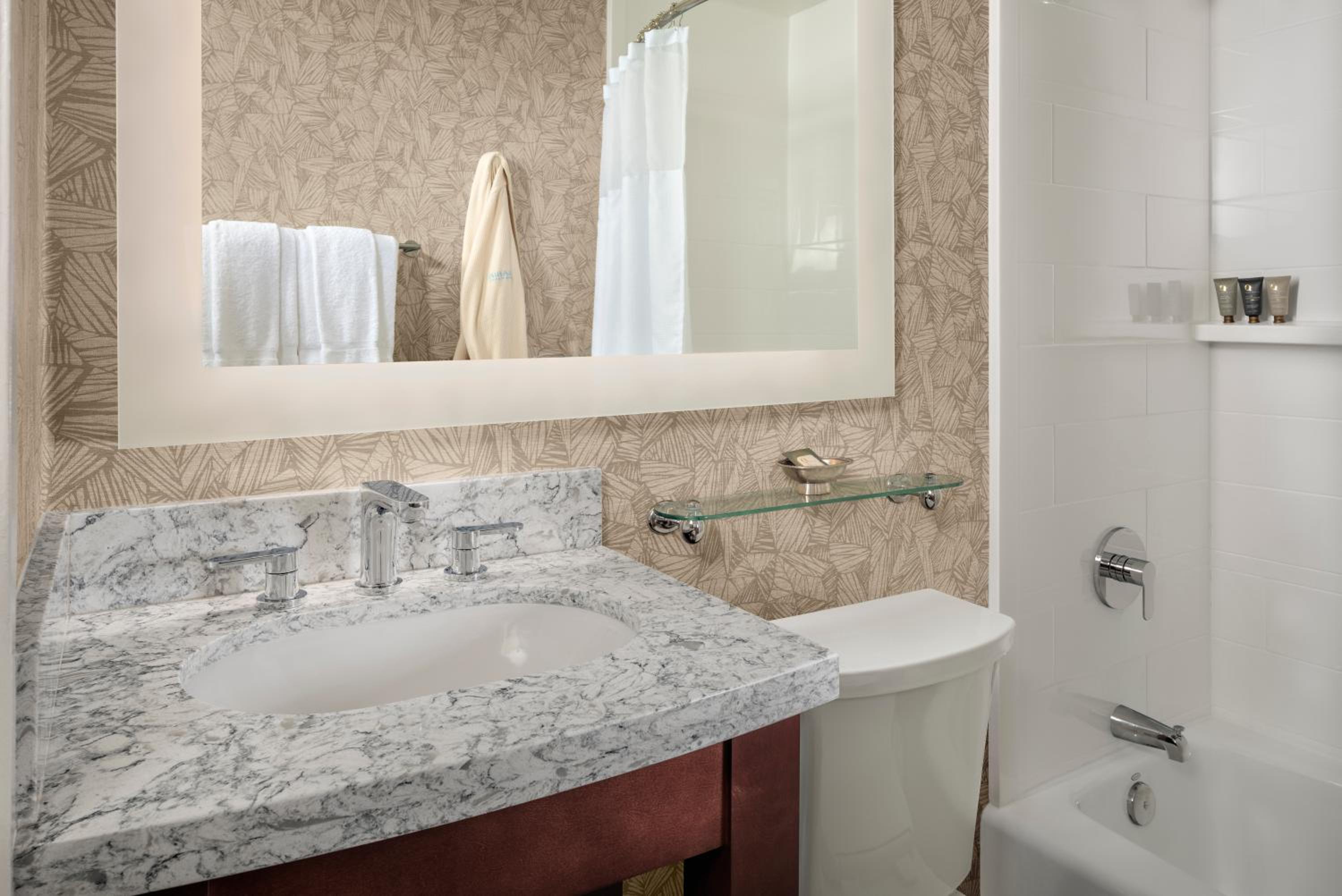 Suite, Multiple Beds, Bay View (Bay Suite 2 Queens) thumbnail 5