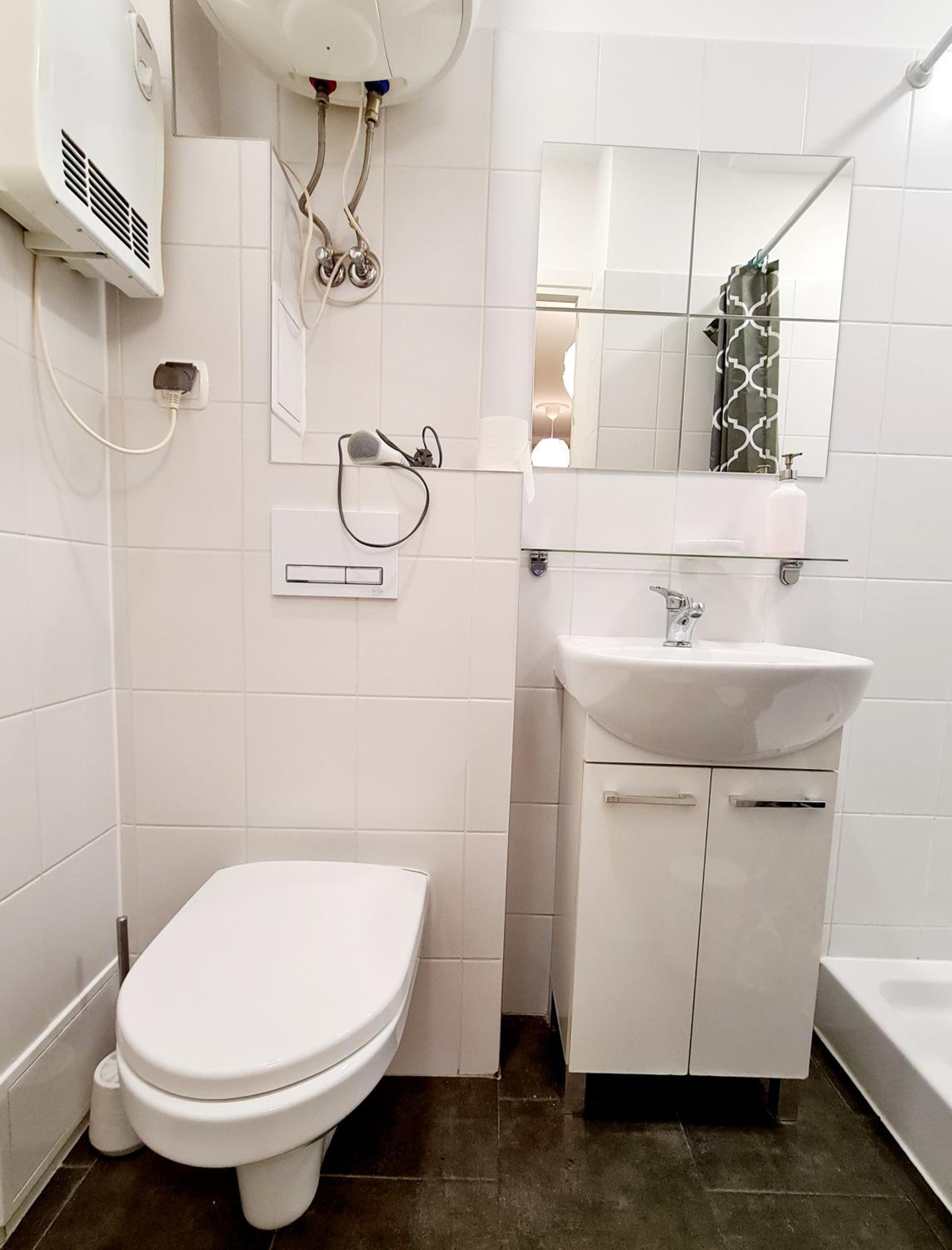 Studio Apartment - Photo 2