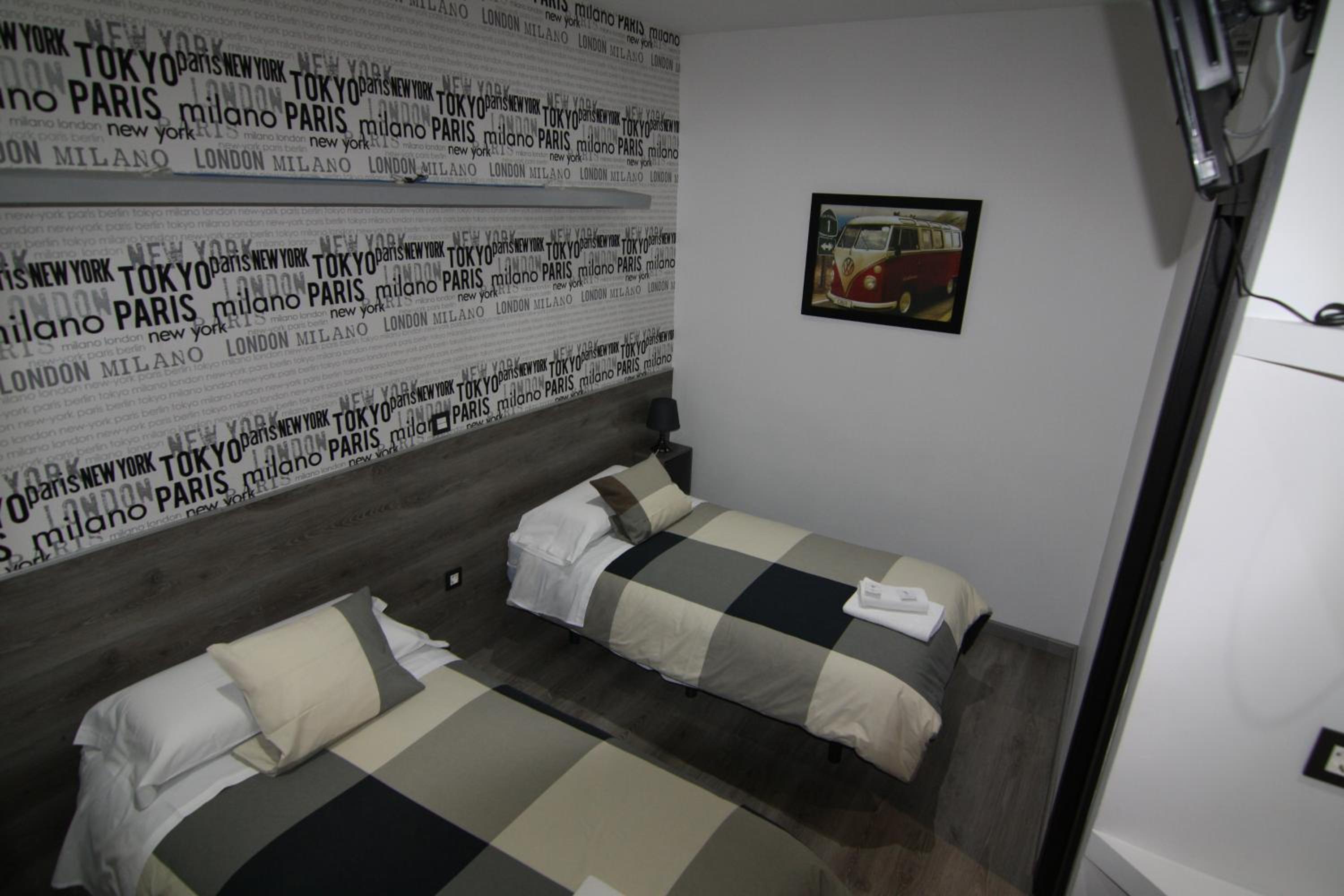 Twin Room - Photo 2
