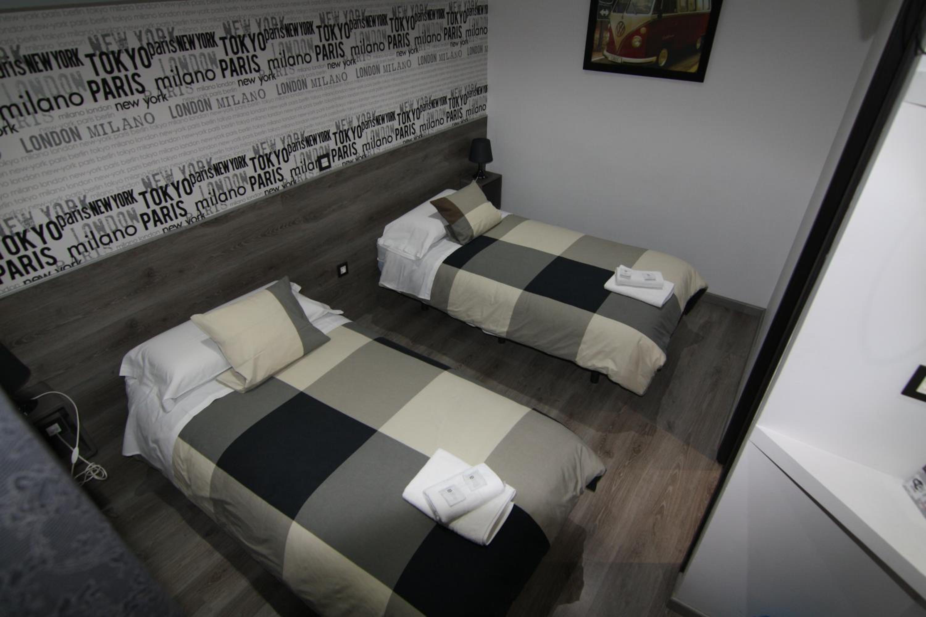 Twin Room - Photo 1