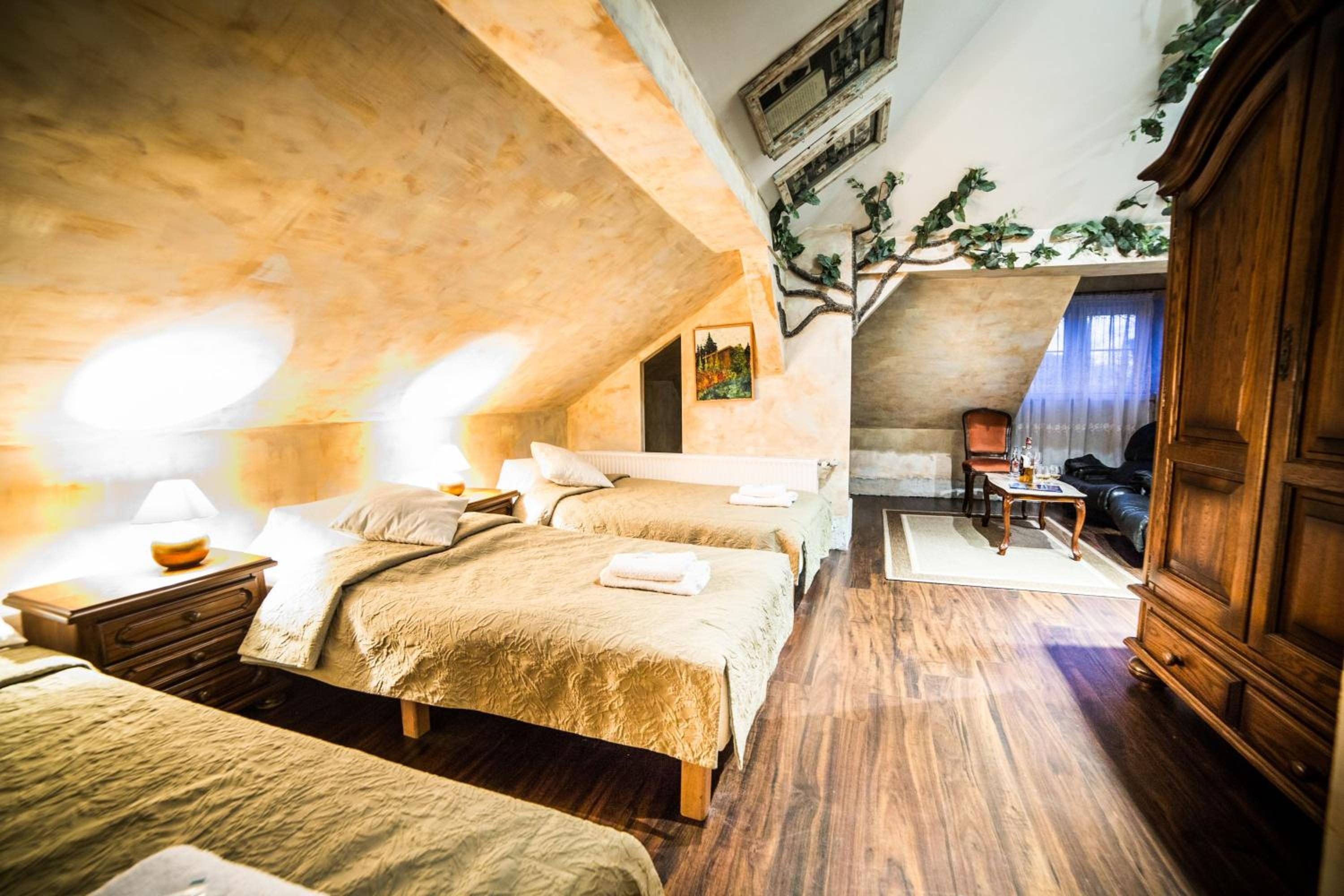Quadruple Room - Photo 1