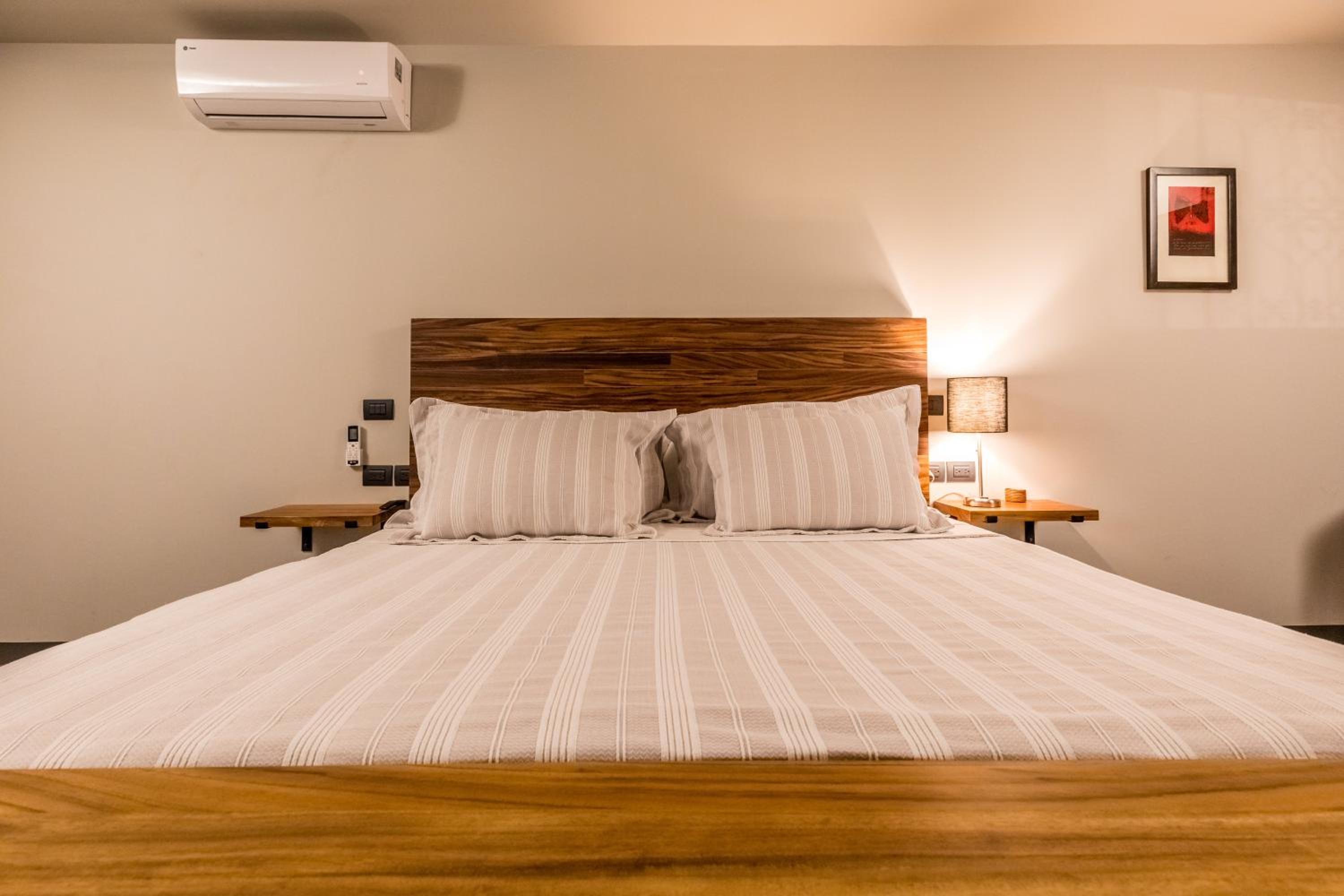 Deluxe Double Room - Photo 9
