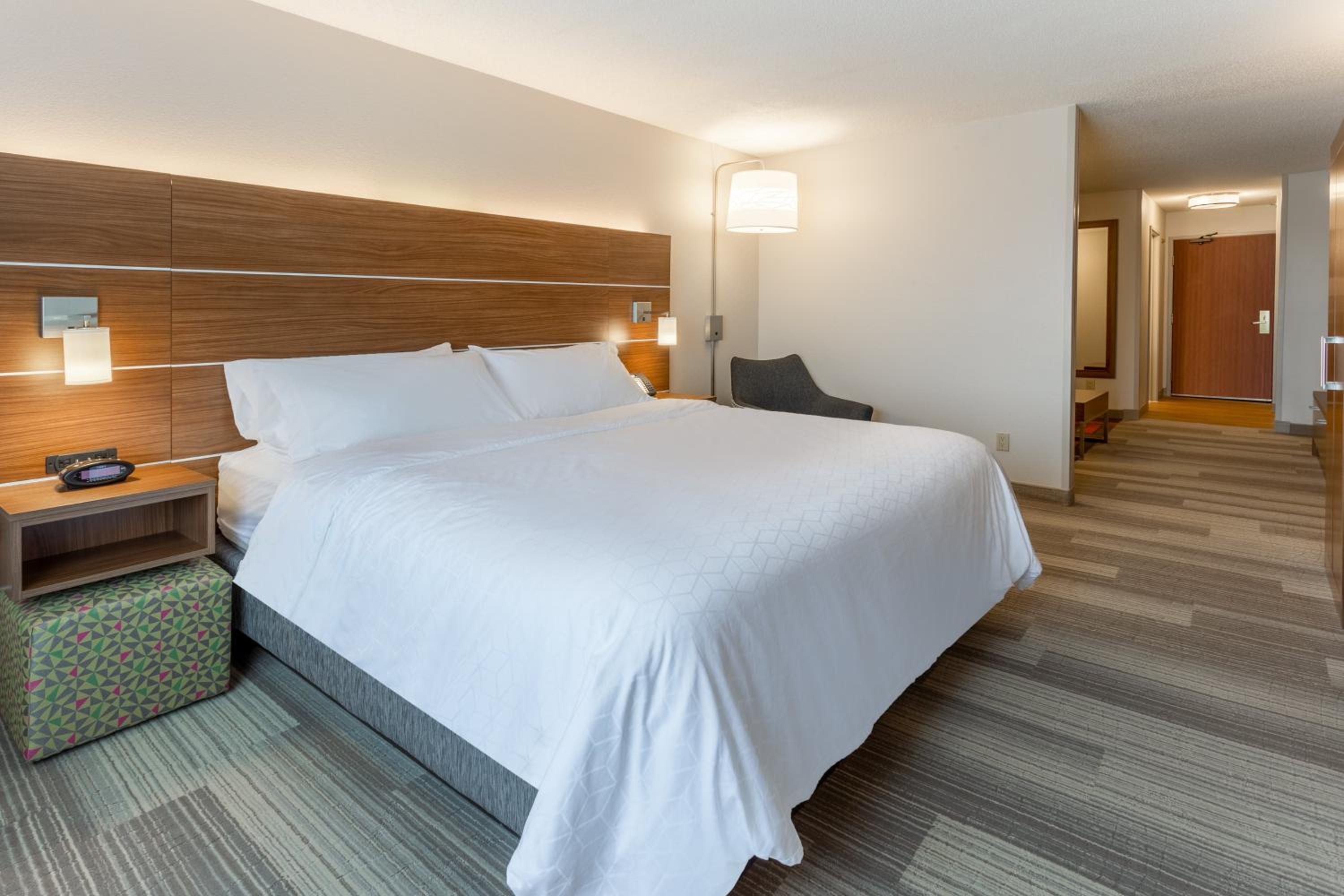 One-Bedroom Suite with Sofa Bed - Photo 2