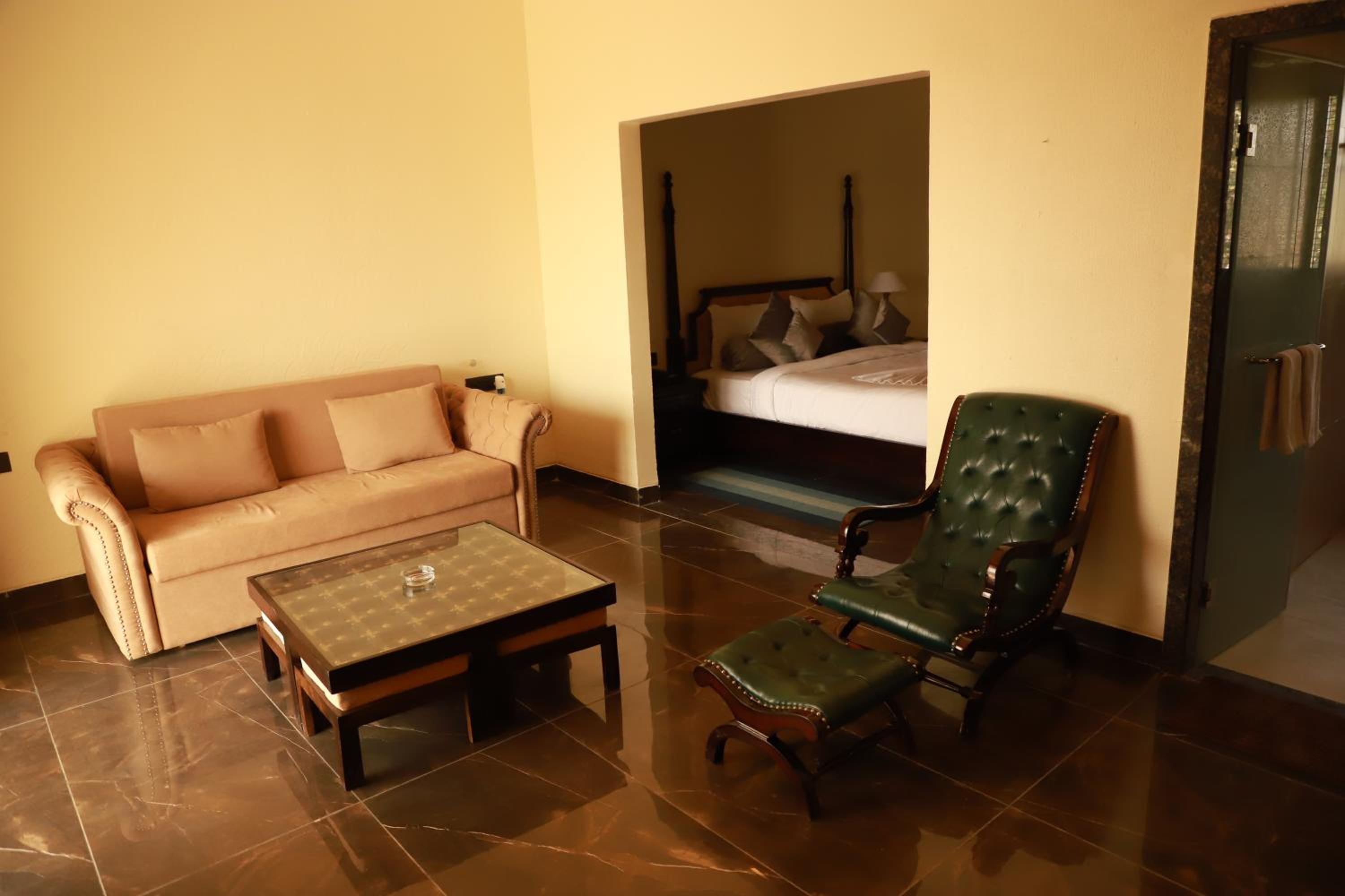 Queen Room with Spa Bath