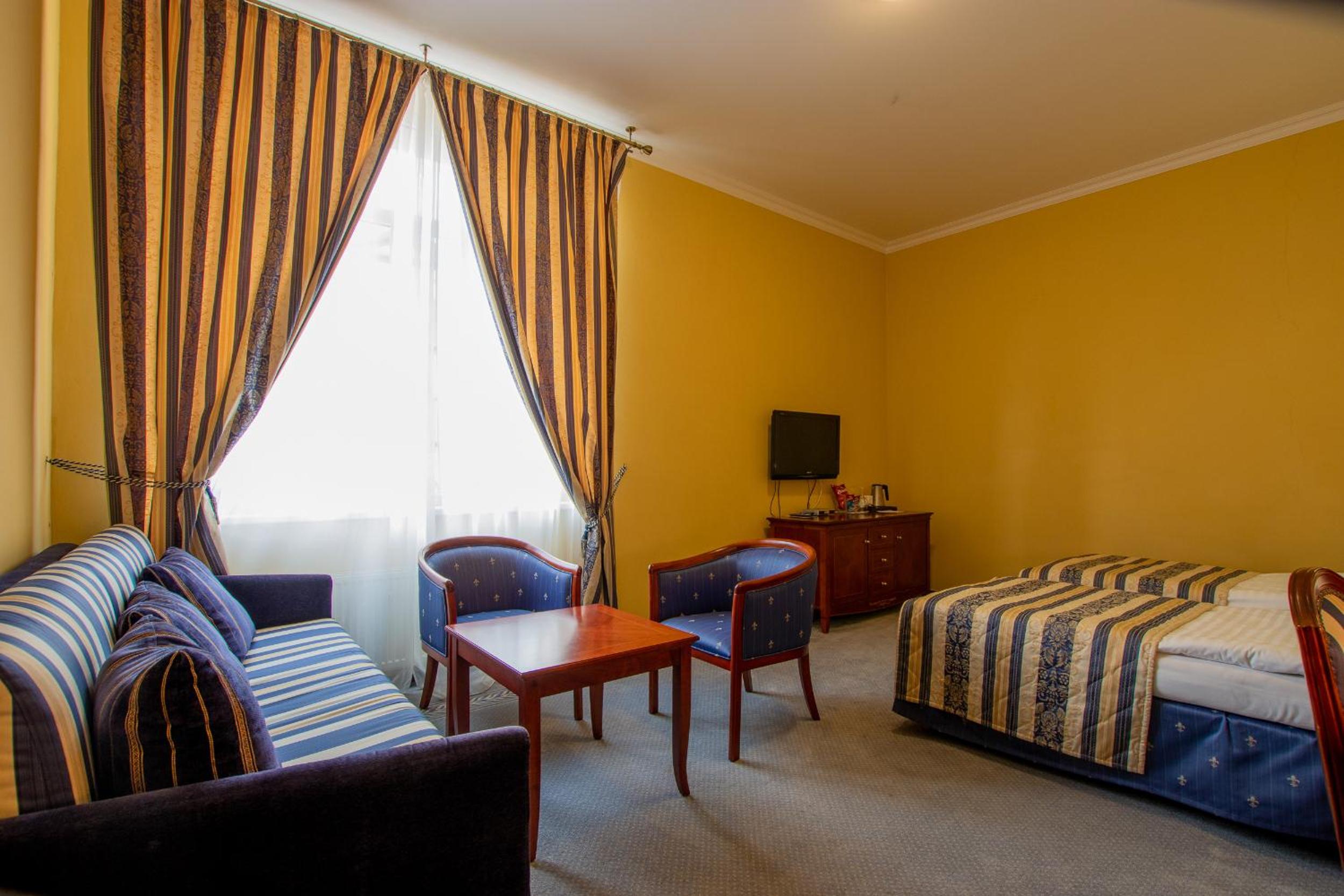 Large Double or Twin Room photo 2