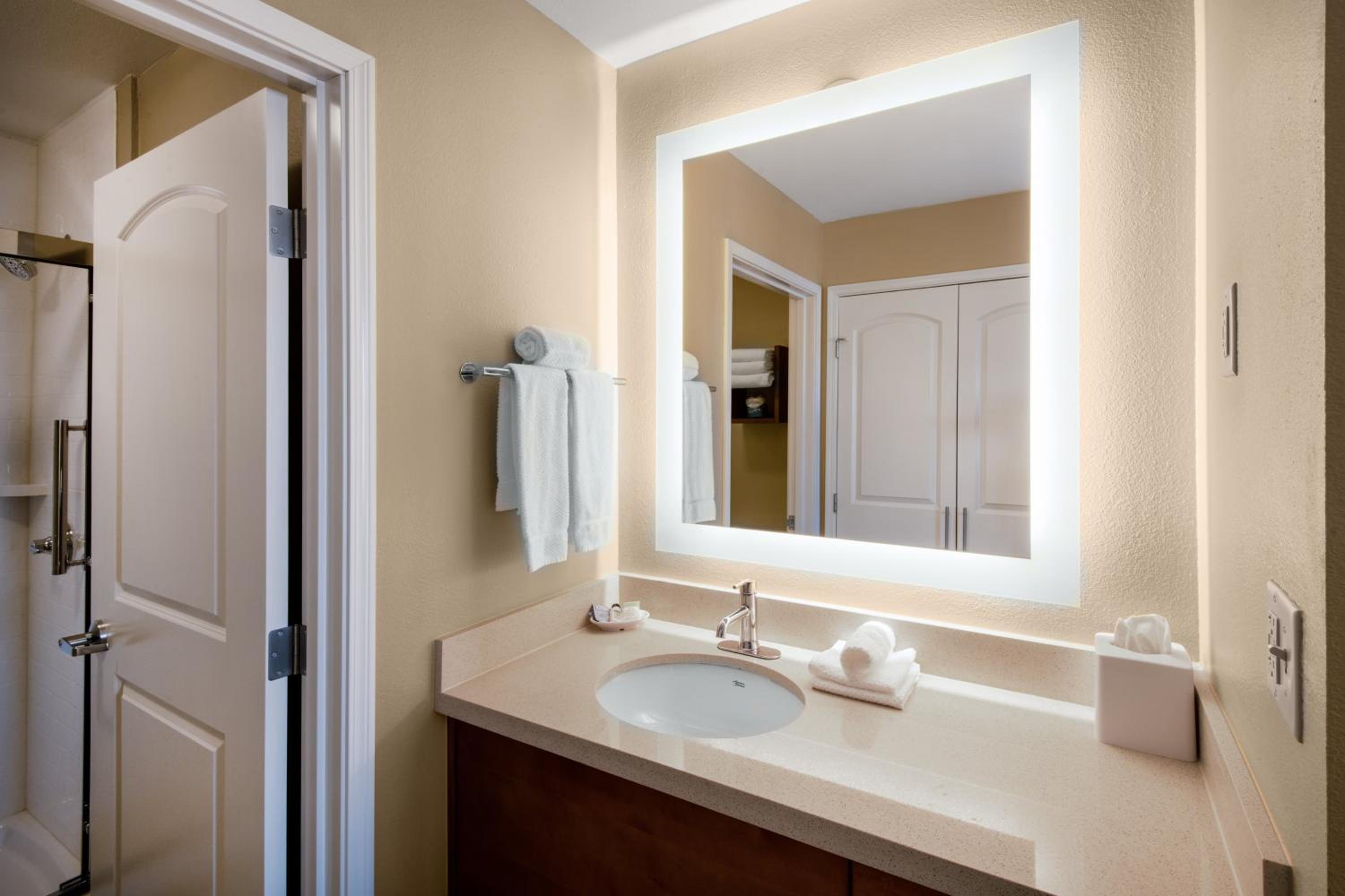 King Studio Suite - Photo 3