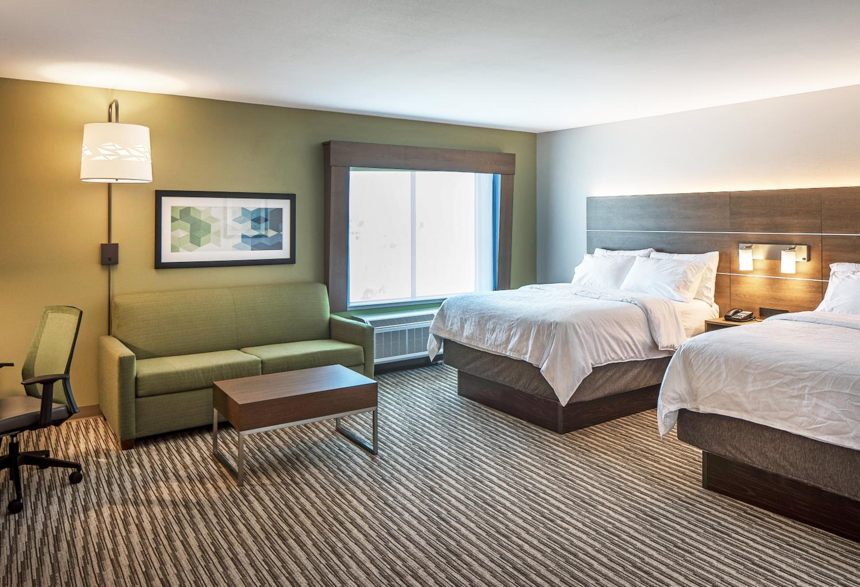 Suite with Two Queen Beds photo 2