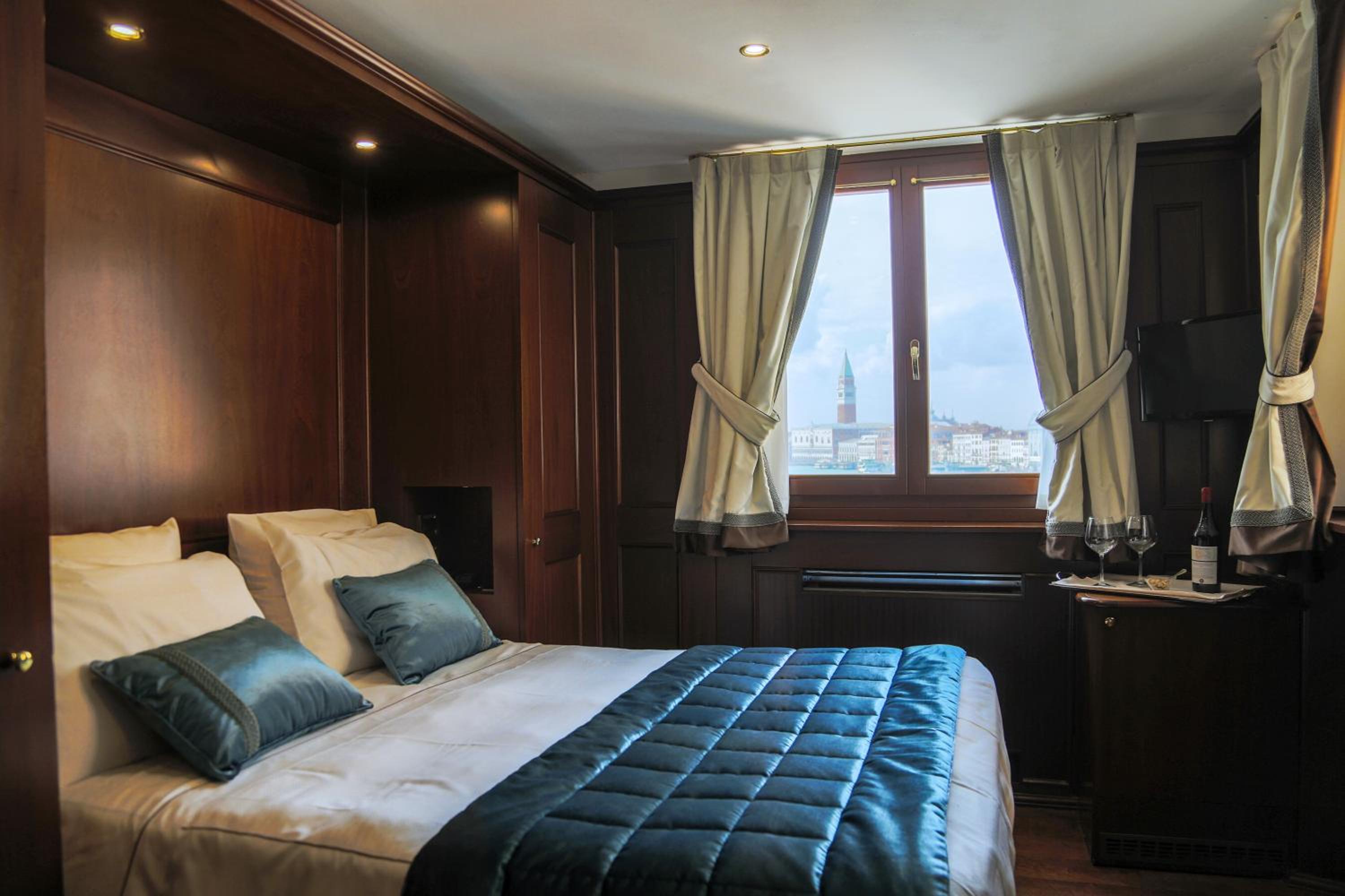 Classic Double Room with Lagoon View