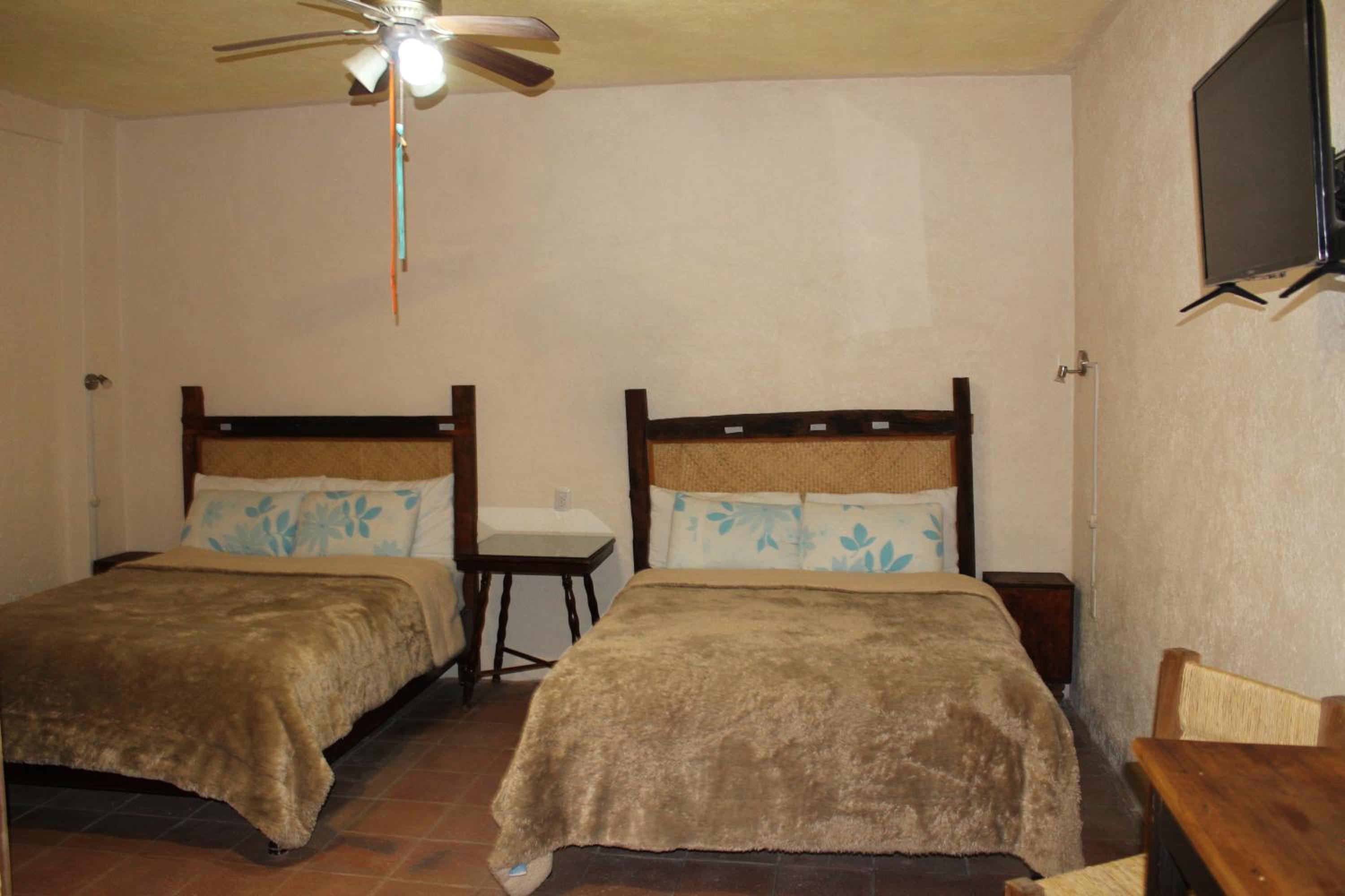 Standard Twin Room - Photo 2