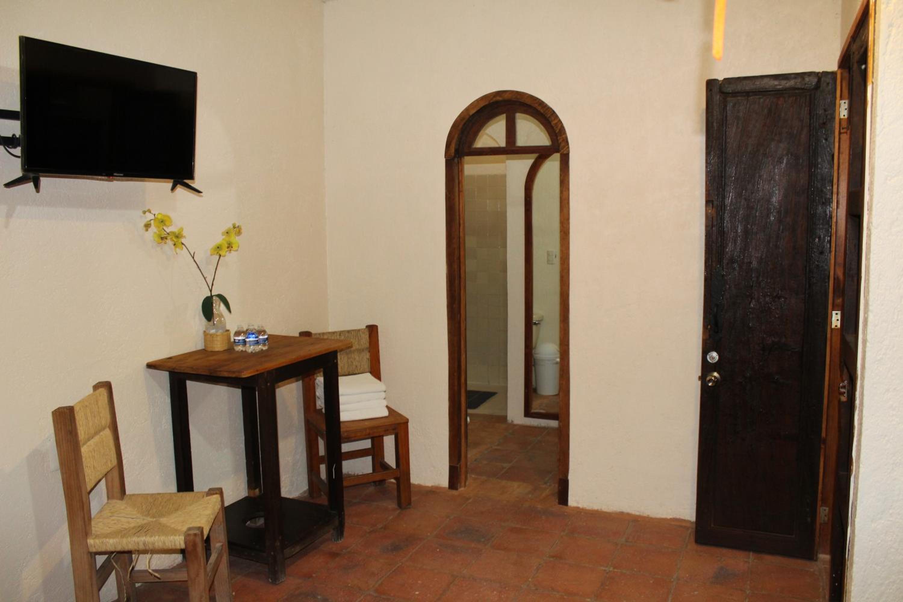 Standard Twin Room - Photo 1