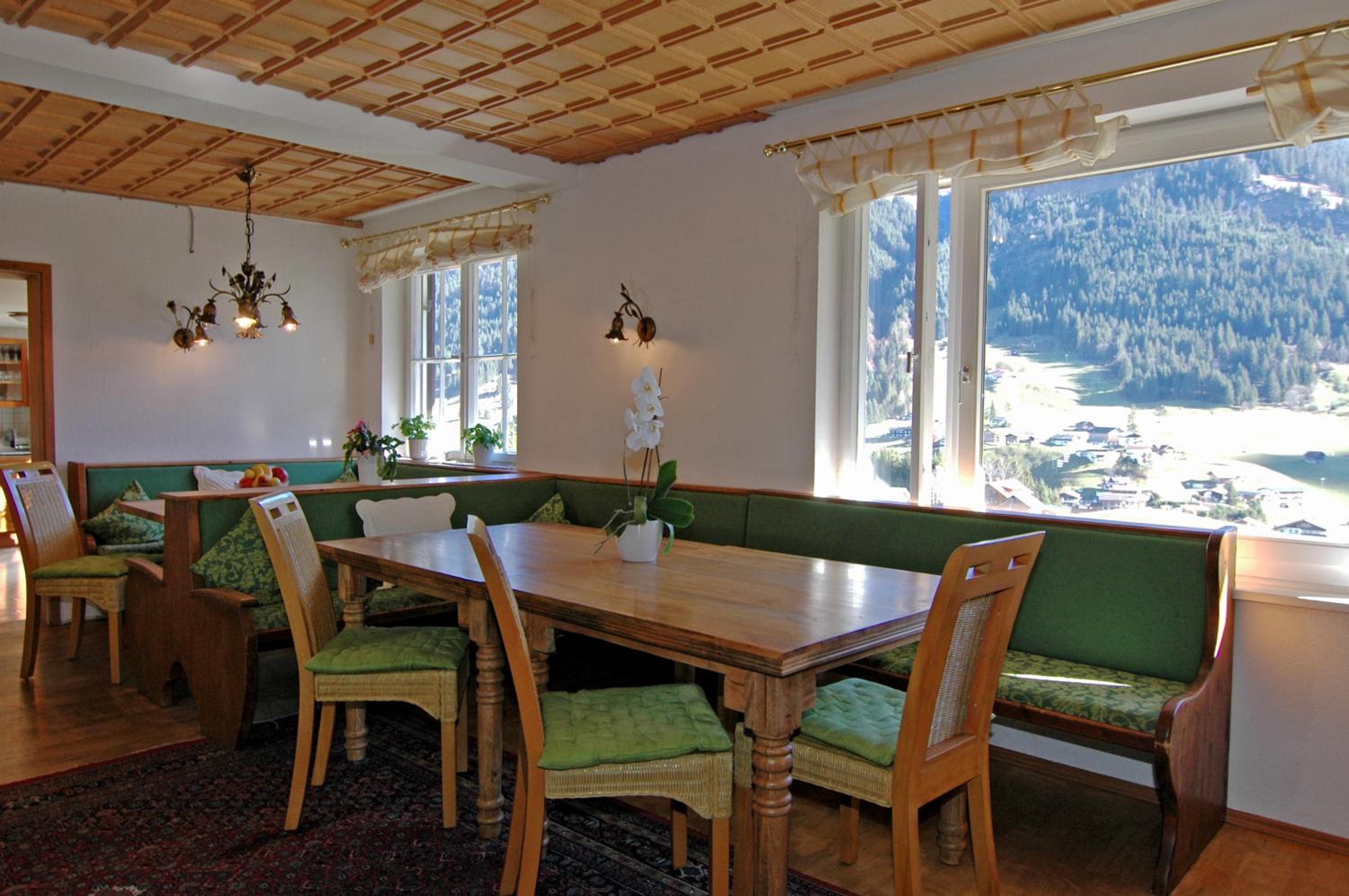 Apartment with Mountain View photo 2