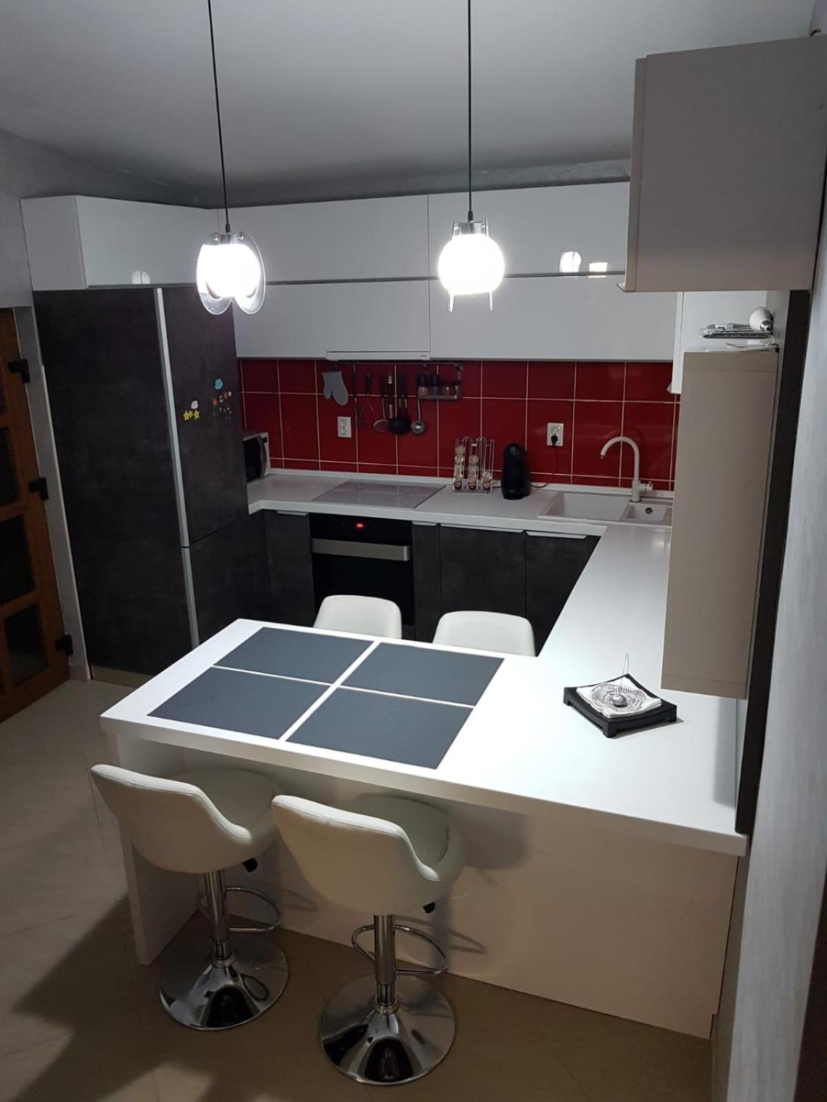 One-Bedroom Apartment - Photo 4