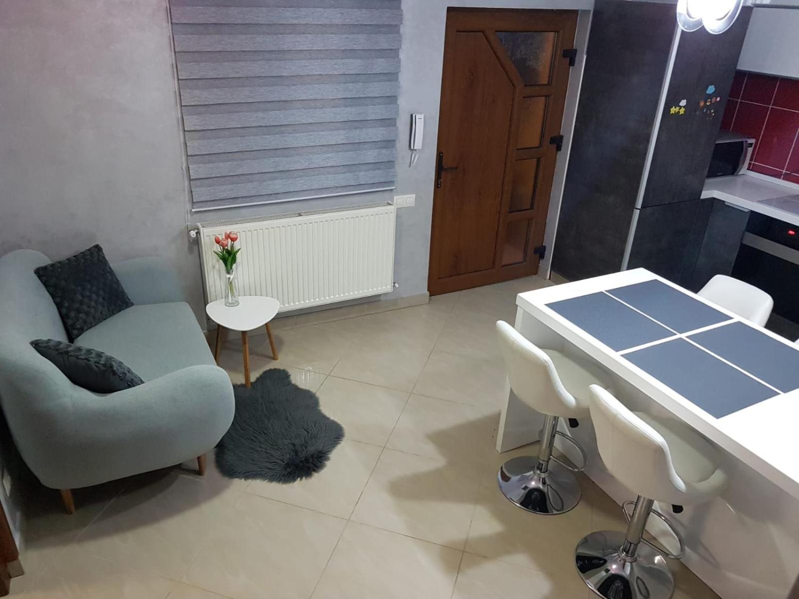 One-Bedroom Apartment - Photo 5