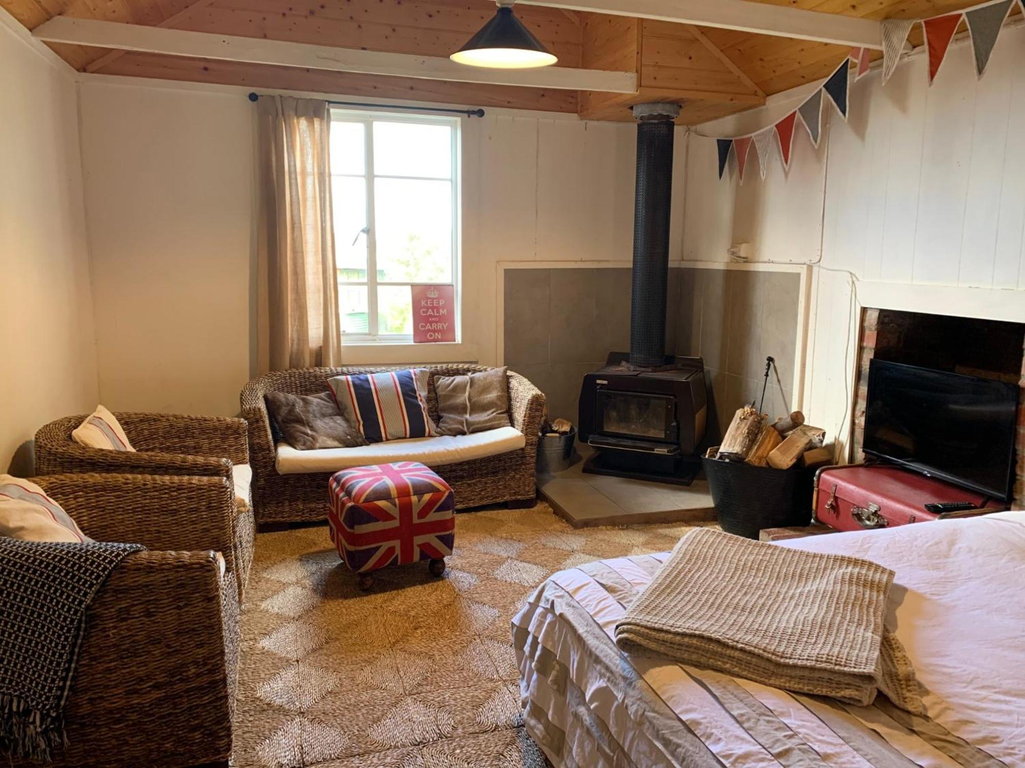 One-Bedroom Cottage - Hop Pickers Hut photo 3