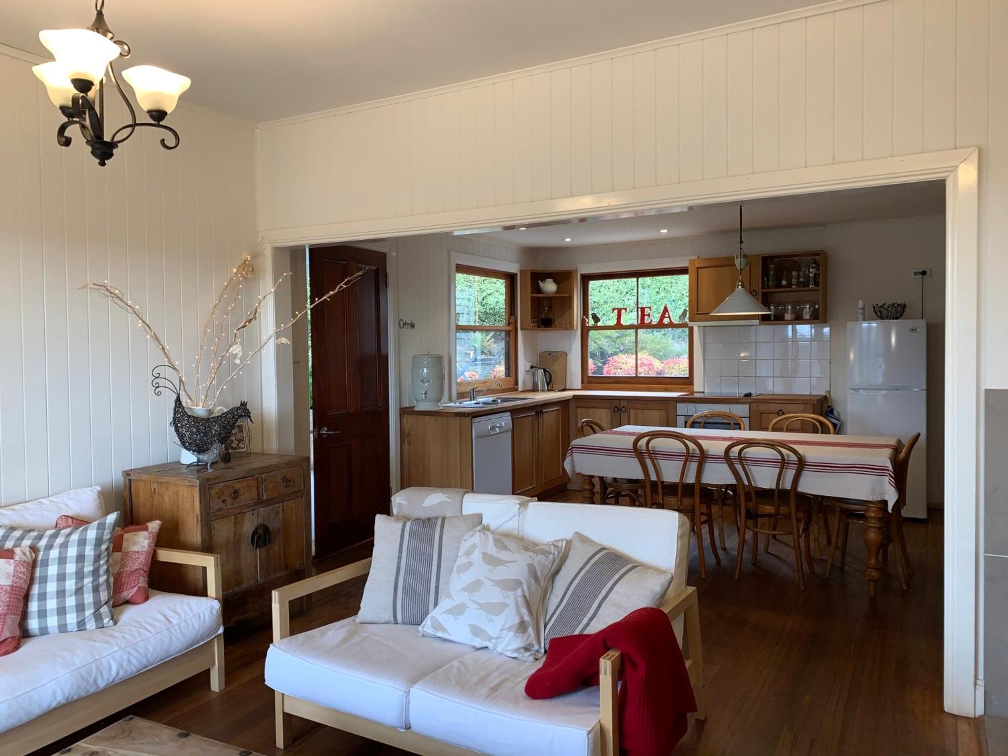 Three-Bedroom Cottage - The Old Farmhouse photo 2