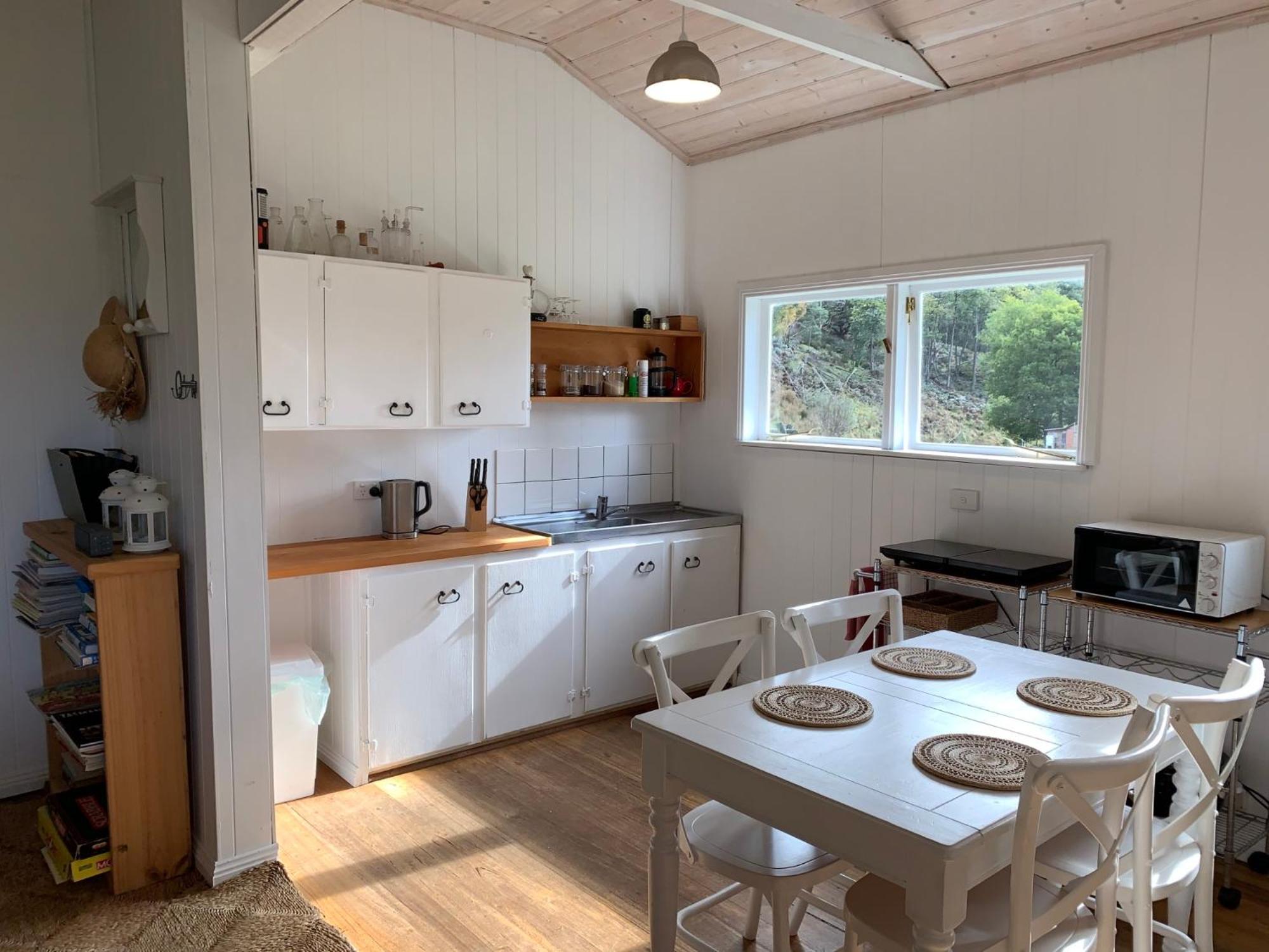 One-Bedroom Cottage - Raspberry photo 2