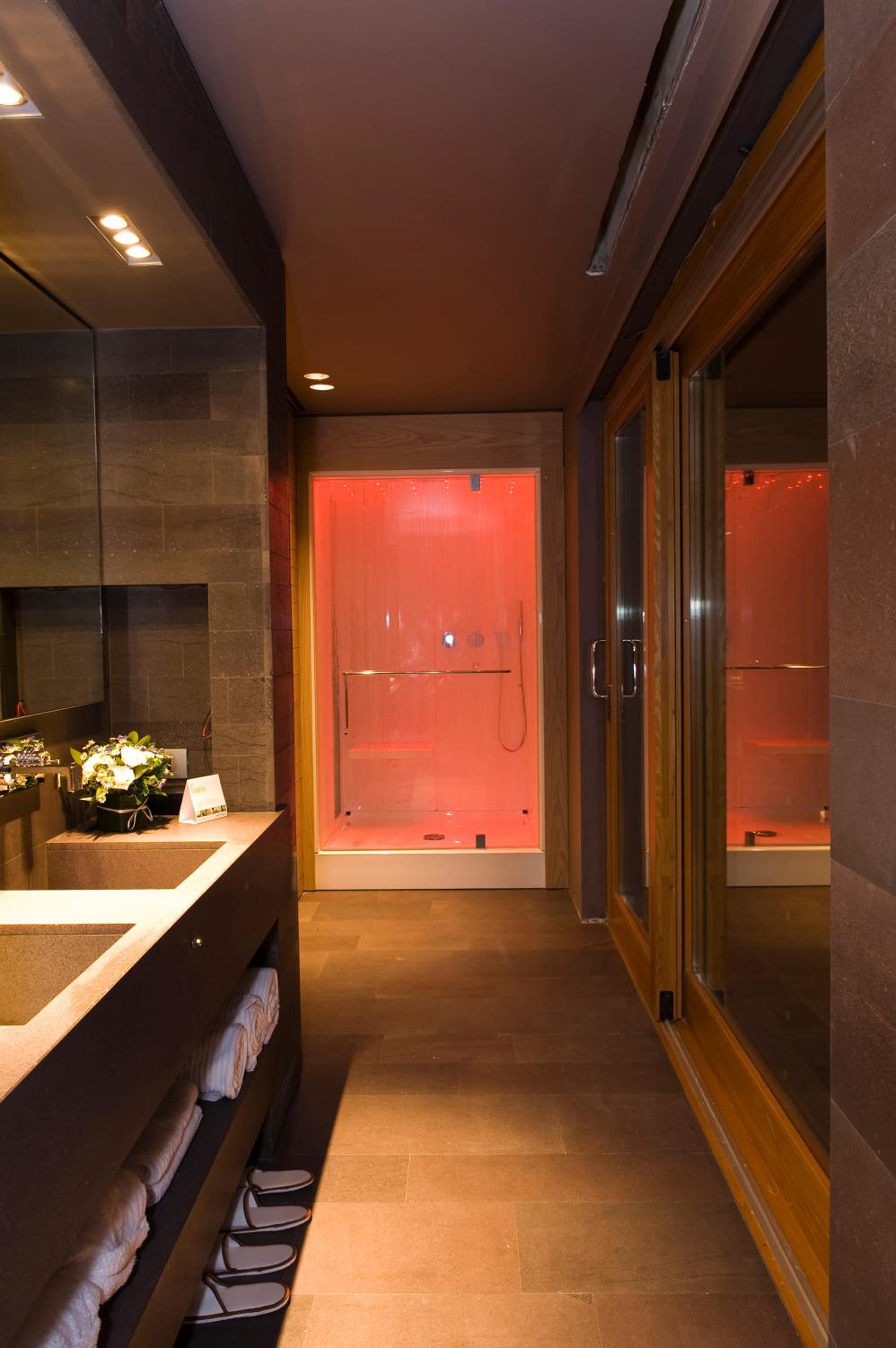 Suite - Photo 2