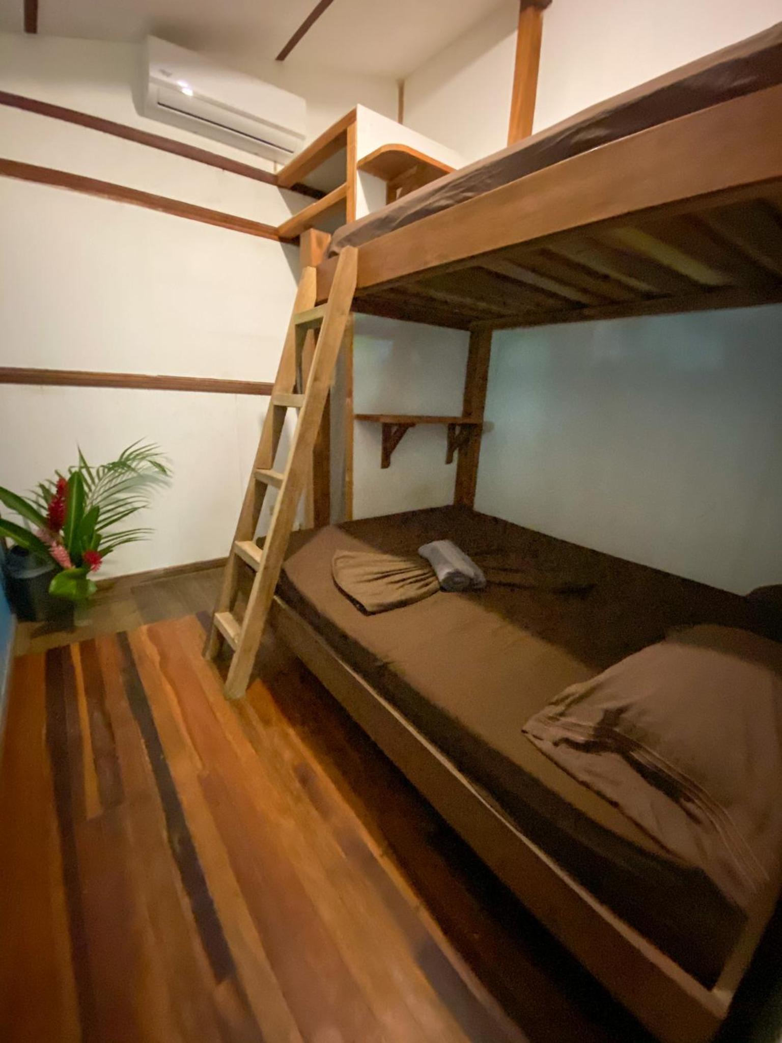 Luxuriöses Dreibettzimmer mit Gemeinschaftsbad