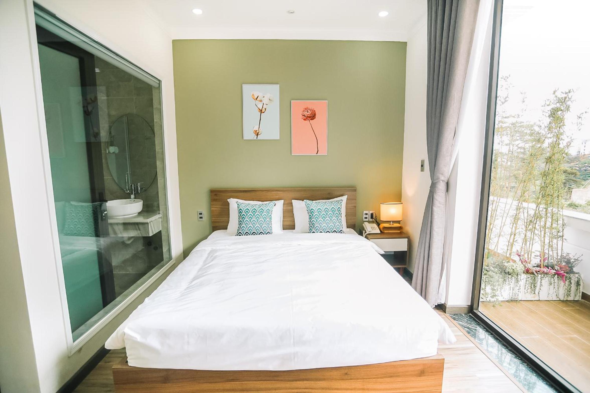 Deluxe Double Room with Balcony - Photo 1
