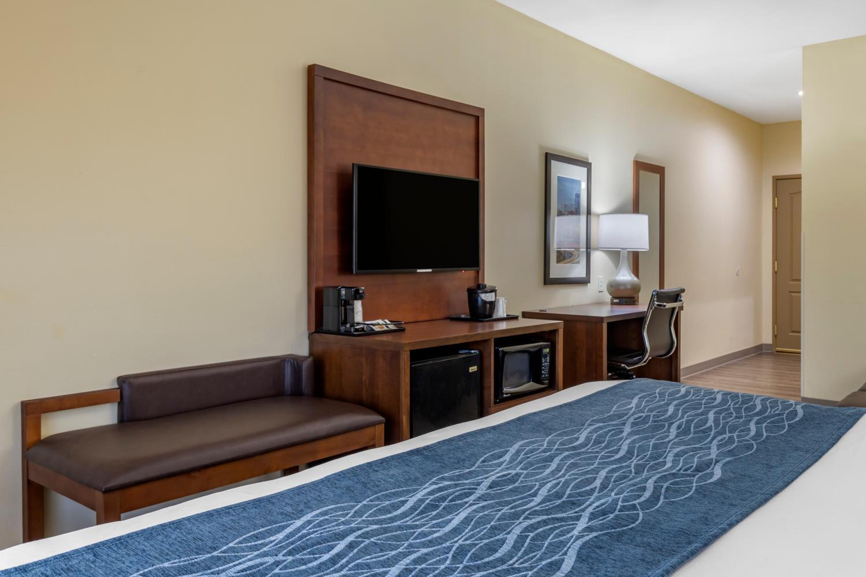 King Suite - Non-Smoking - Photo 1