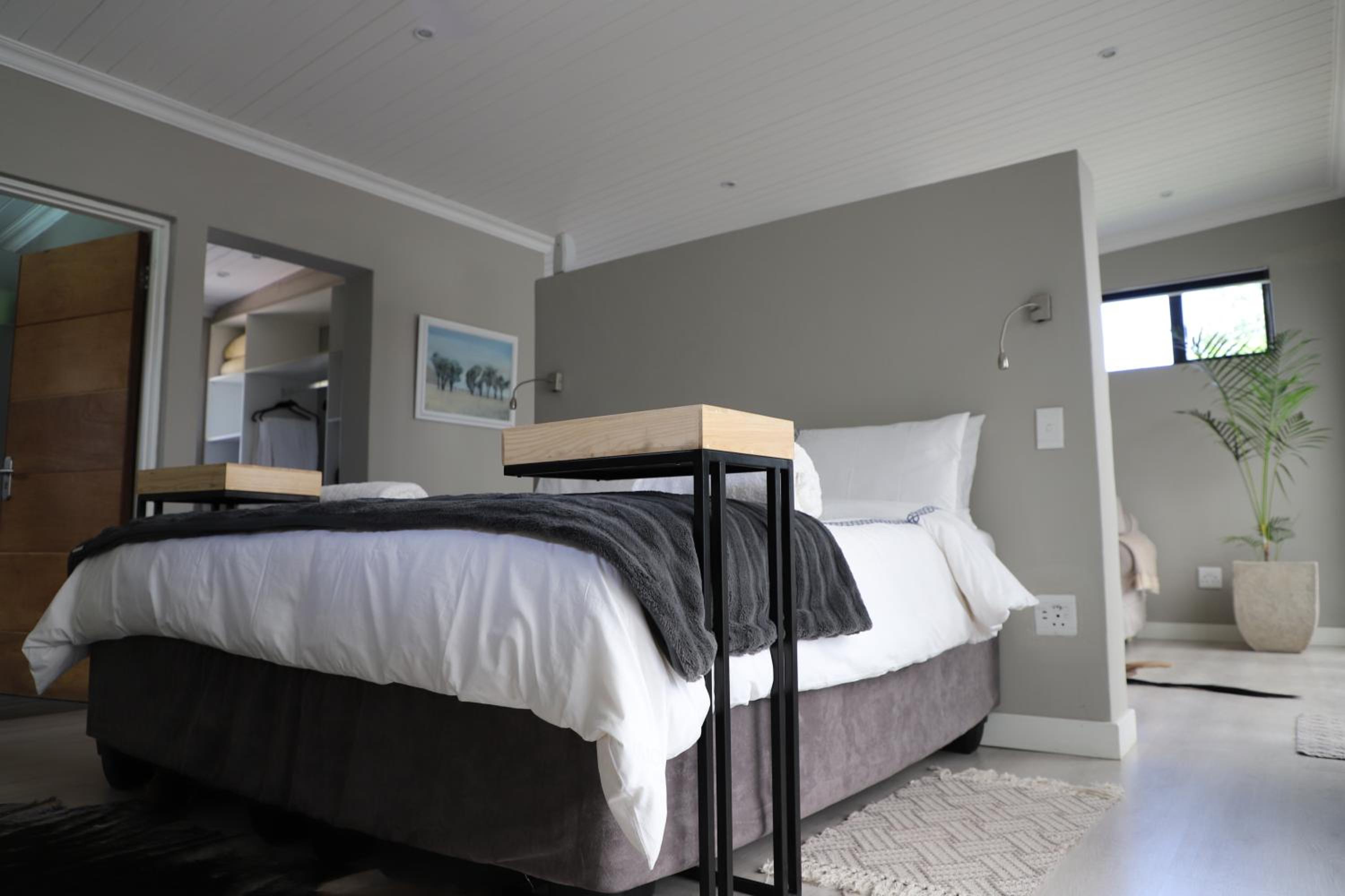 One-Bedroom Apartment - Photo 17