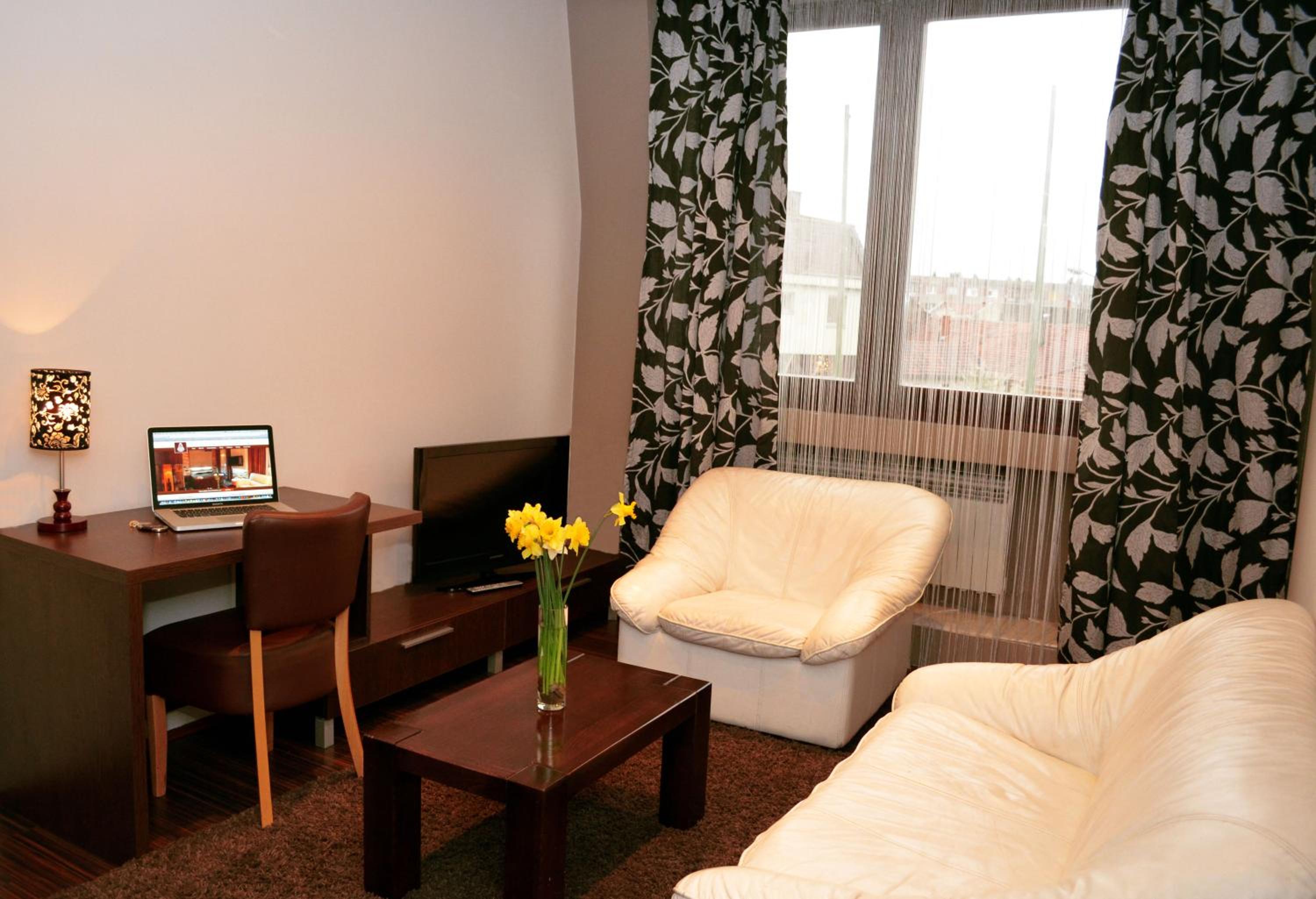 Suite - Photo 7