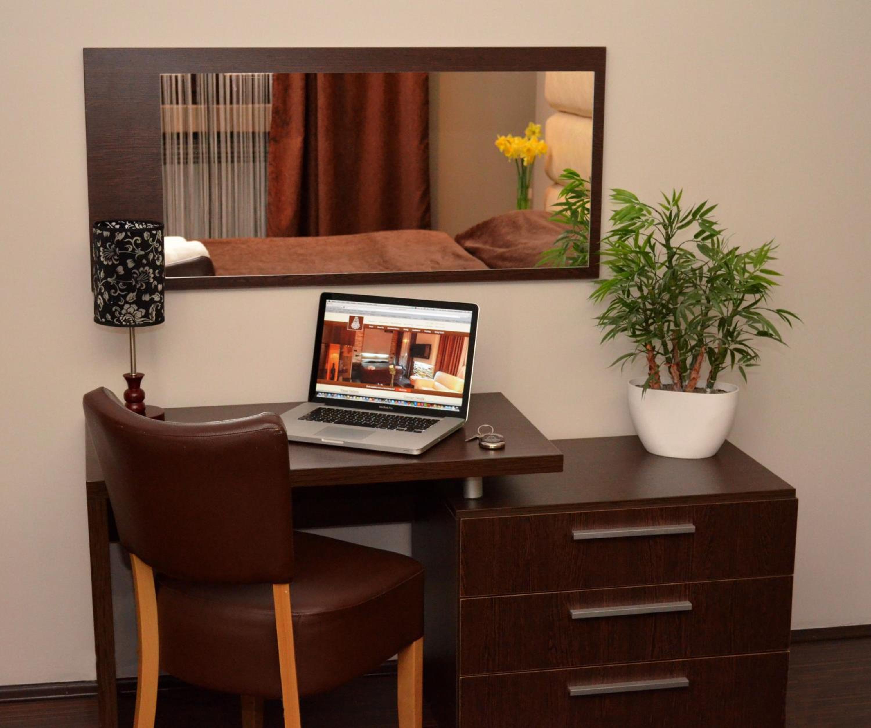 Suite - Photo 9