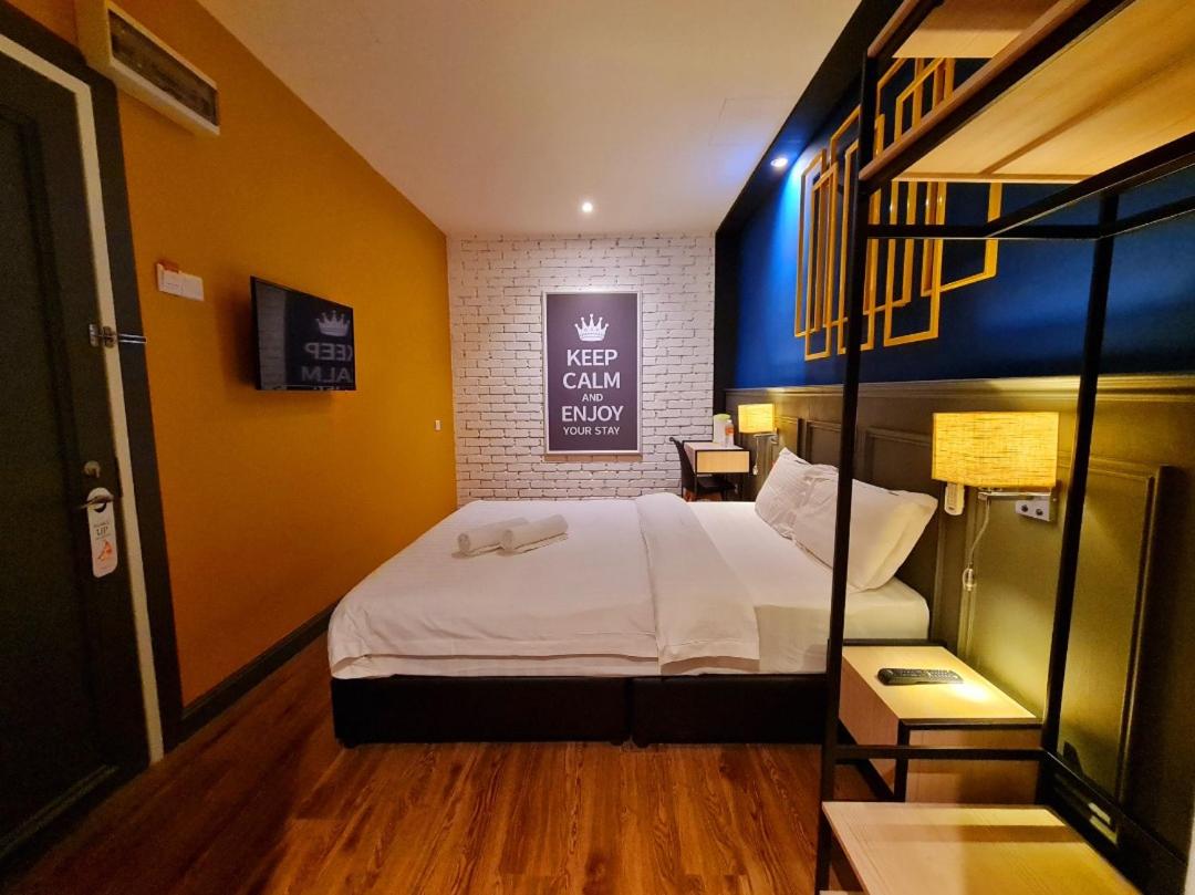 Deluxe King Room - Photo 1