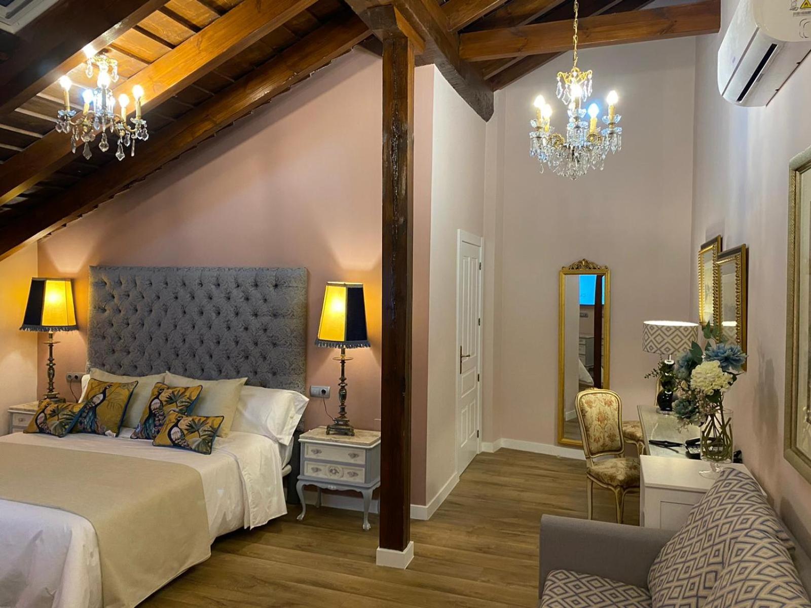 Deluxe Suite with Spa Bath - Photo 5